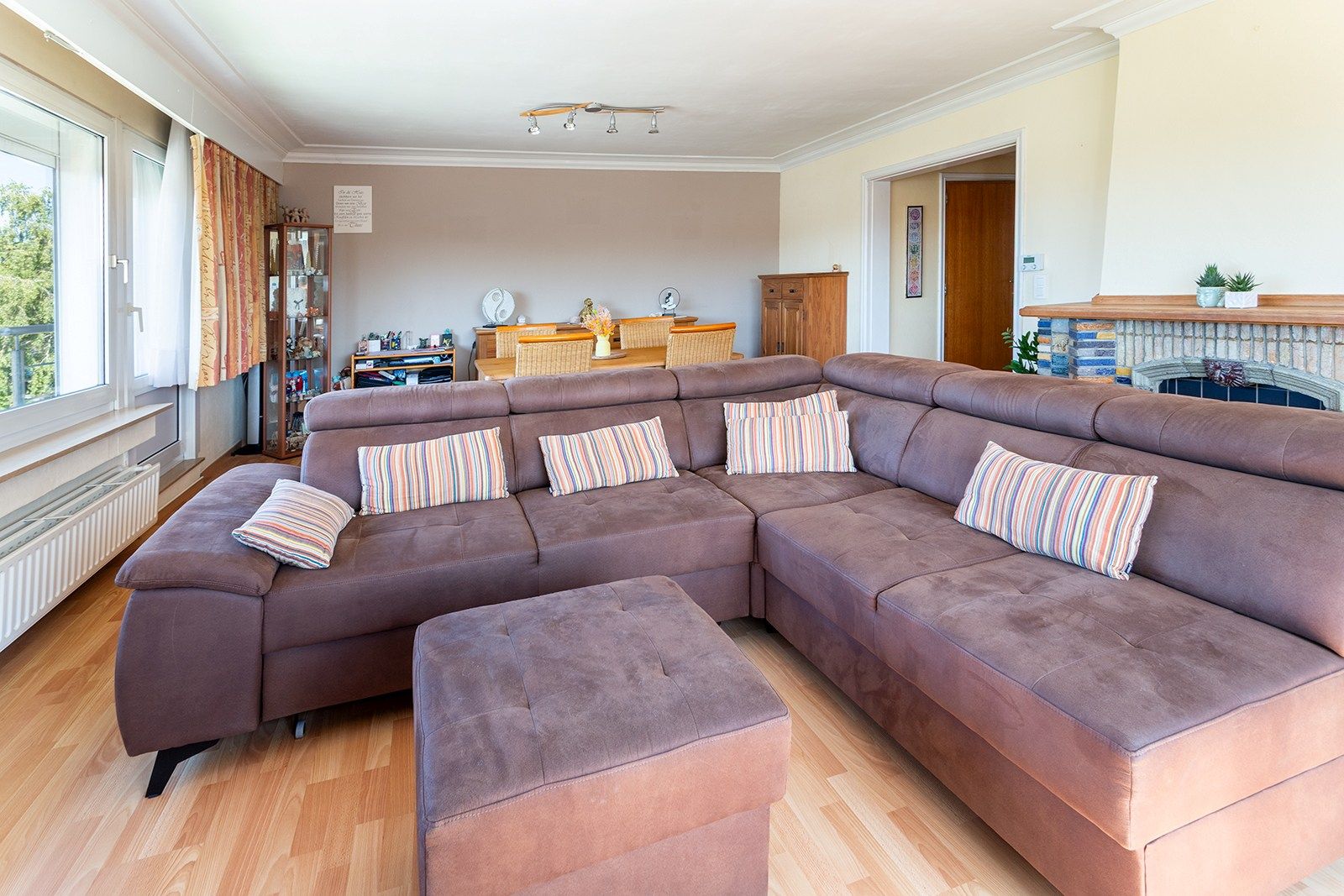 Instapklaar hoekappartement met veel lichtinval op een rustig pleintje foto 5