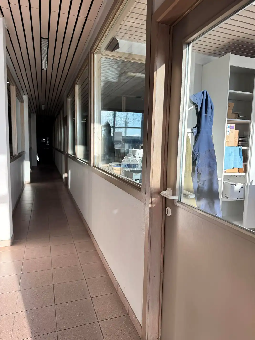 Loods met burelen te huur te Koekelare  foto 24