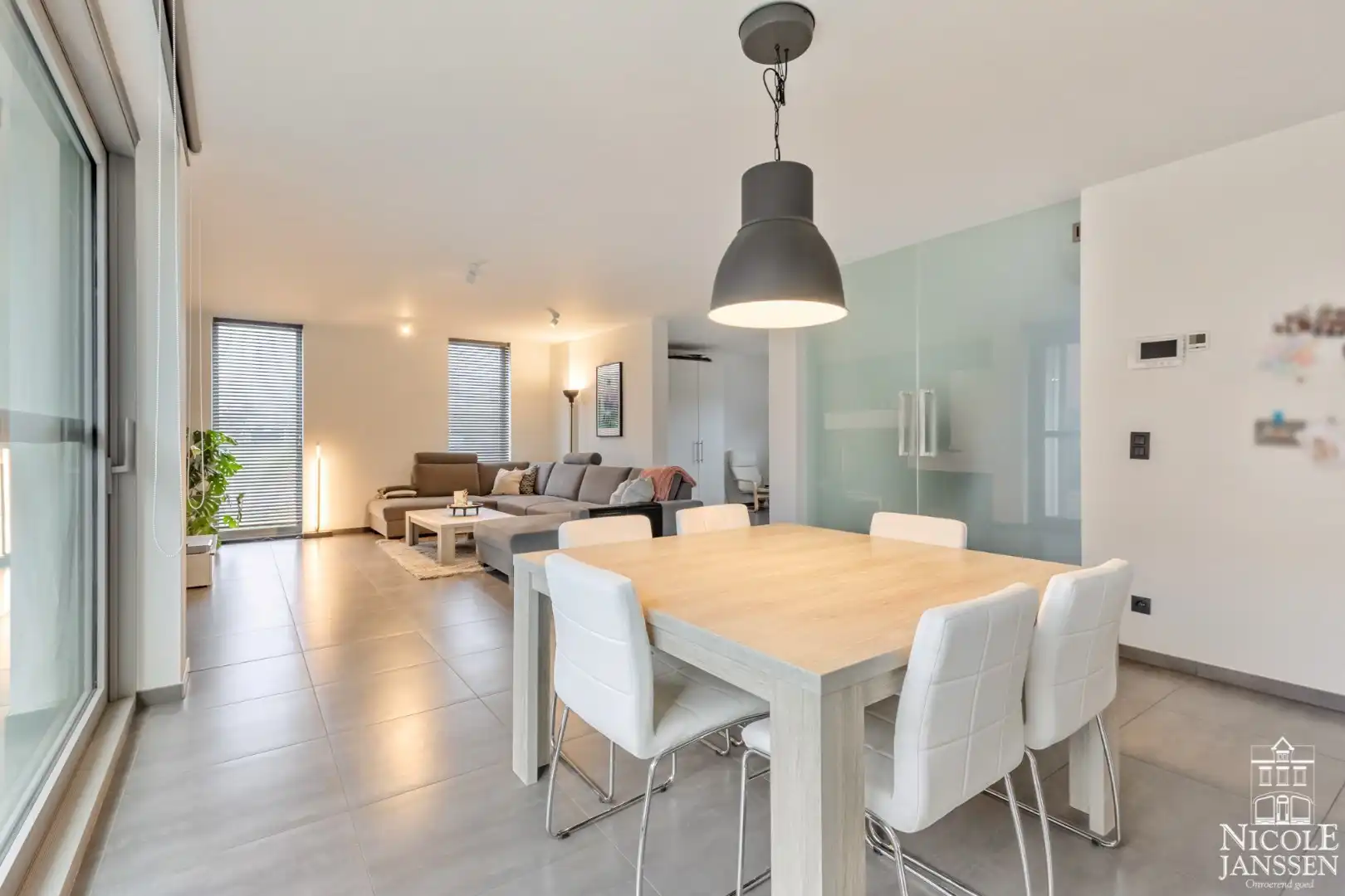 Energiezuinige moderne woning met zonnepanelen en ingesloten tuin foto 7