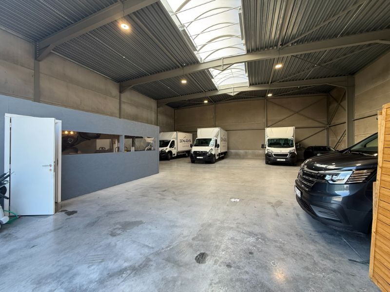 Opbrengsteigendom met verhard terrein aan straatzijde (45m²) te koop op TOPlocatie foto 7