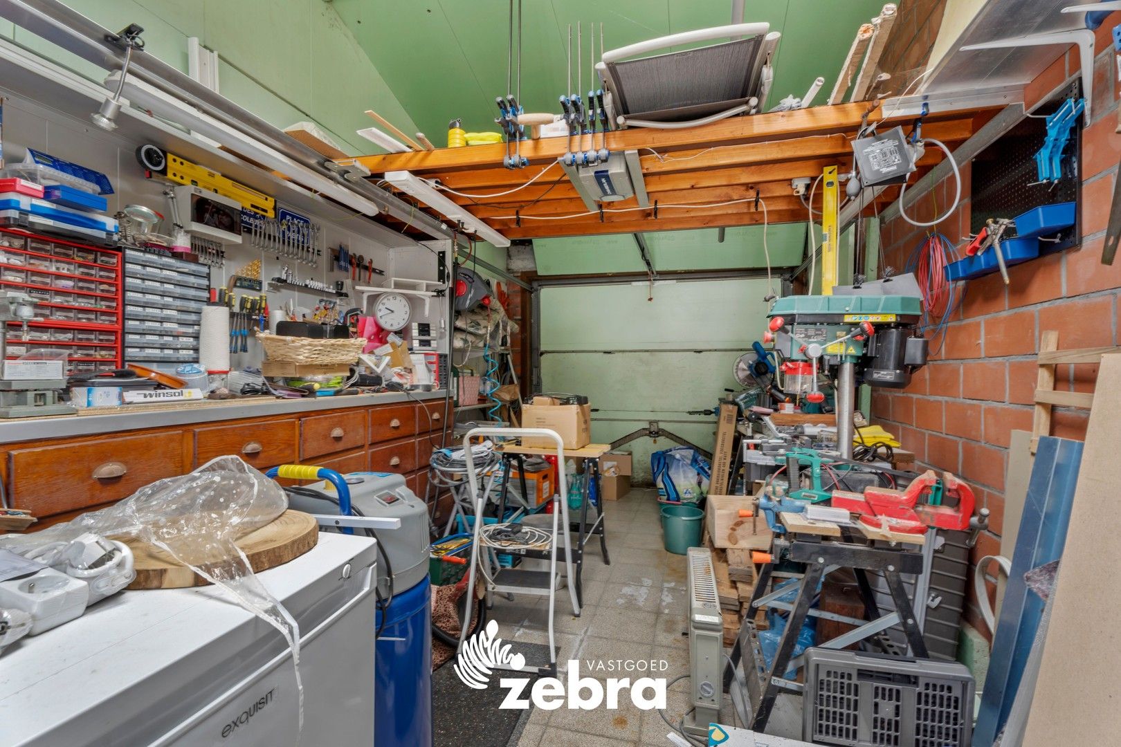 Licht op te frissen woning met drie slaapkamers, garage en uitweg te Rumbeke! foto 18