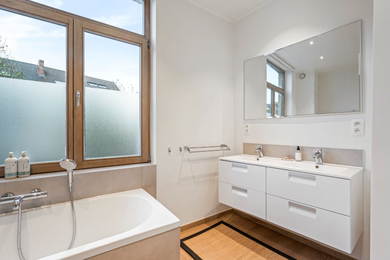 Instapklare, lichtrijke woning met 3 slaapkamers en zonnige tuin in Gent foto 15