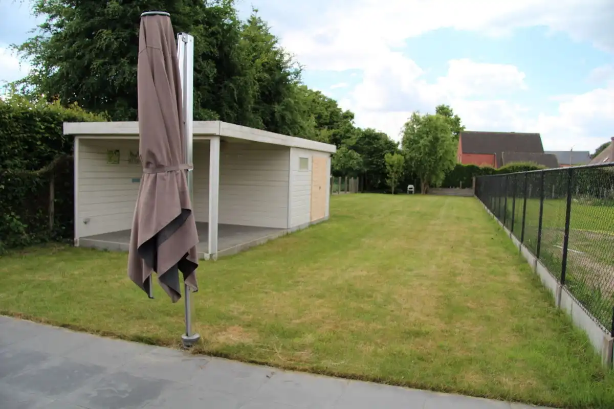 Moderne en ruime woning met 3 slk, terras en tuin  foto 23