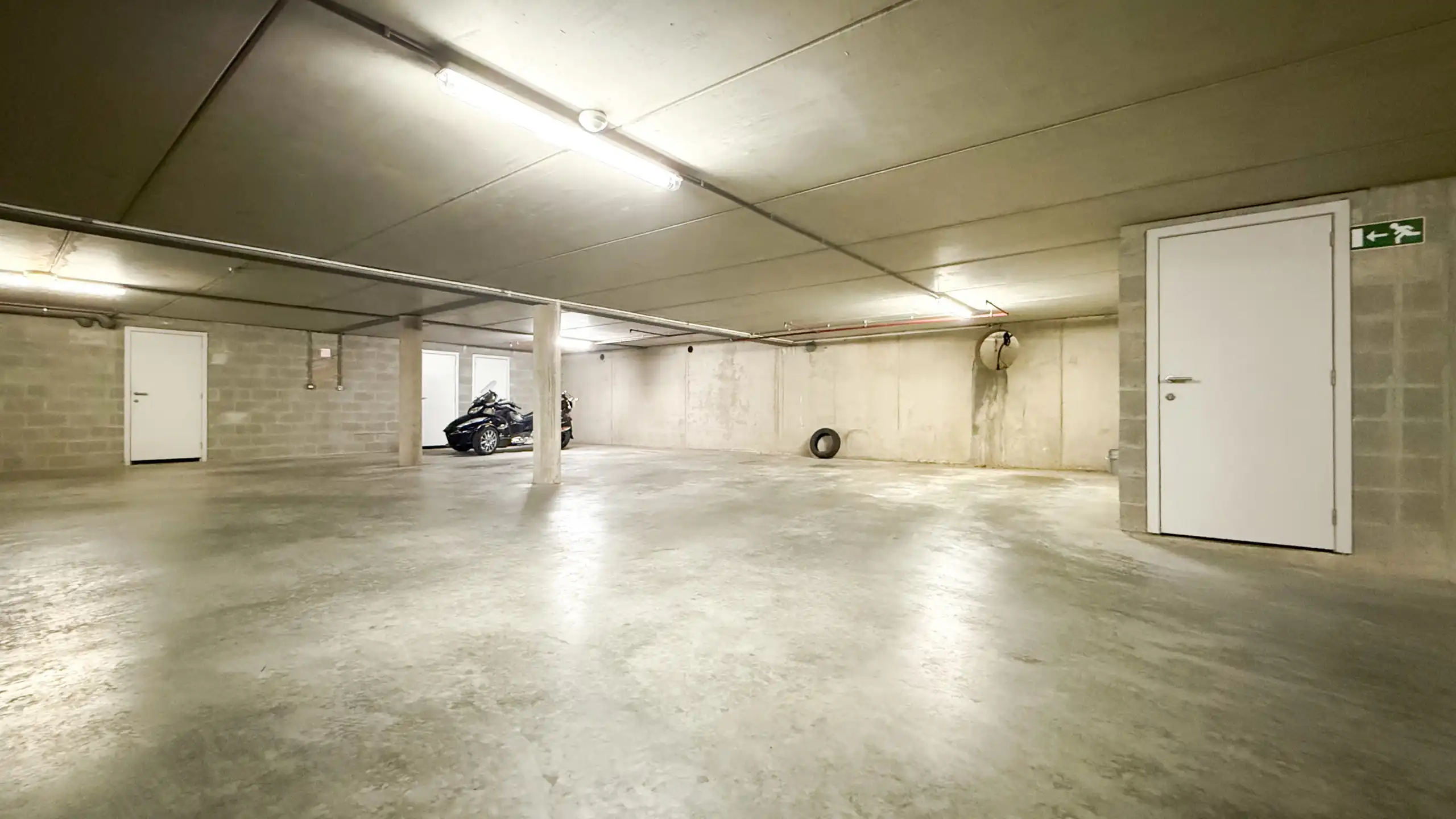 Ruim gelijkvloers appartement met tuin en parking foto 33