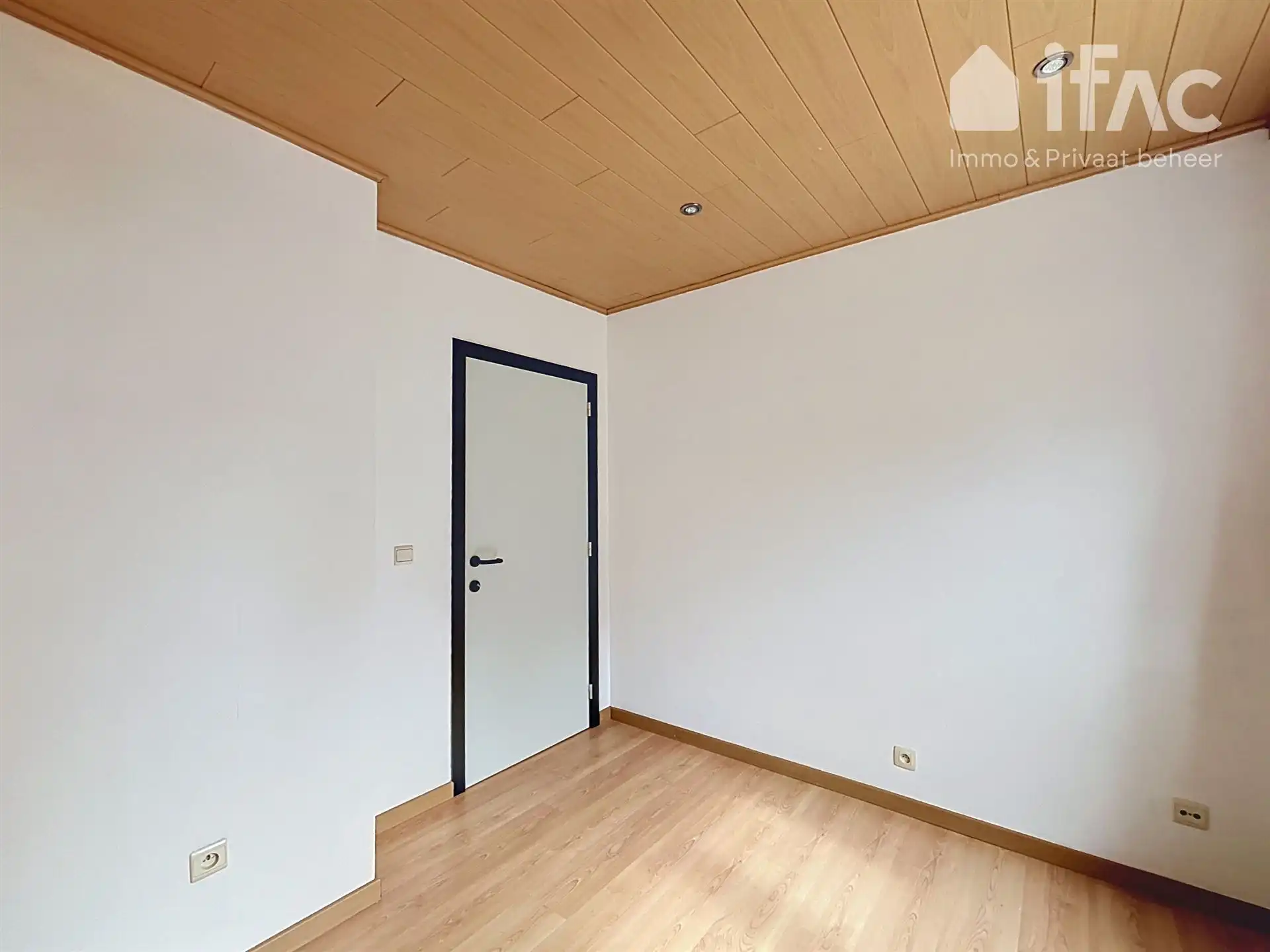 Fijn gelegen 2 slaapkamer appartement met tuin foto 17