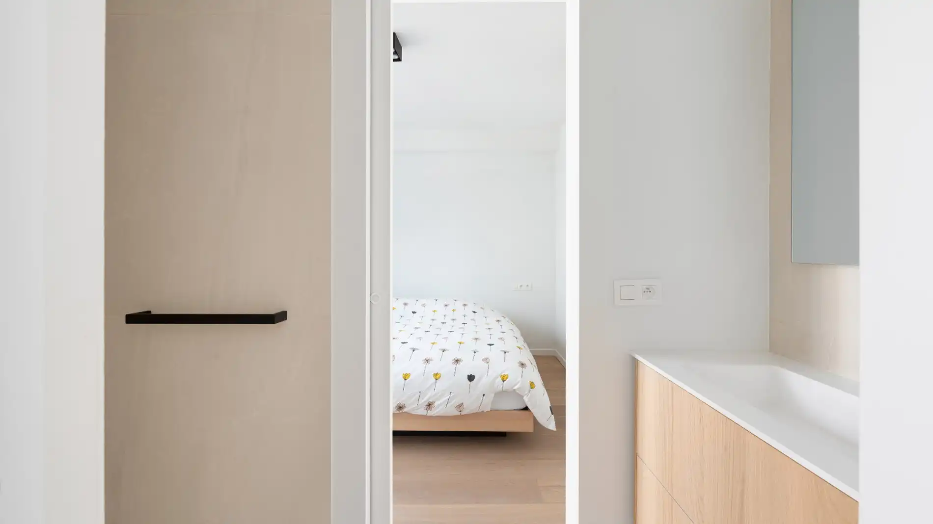 Mooi gerenoveerd, zuidwest georiënteerd HOEKappartement centraal gelegen op de Lippenslaan te Knokke. foto 23