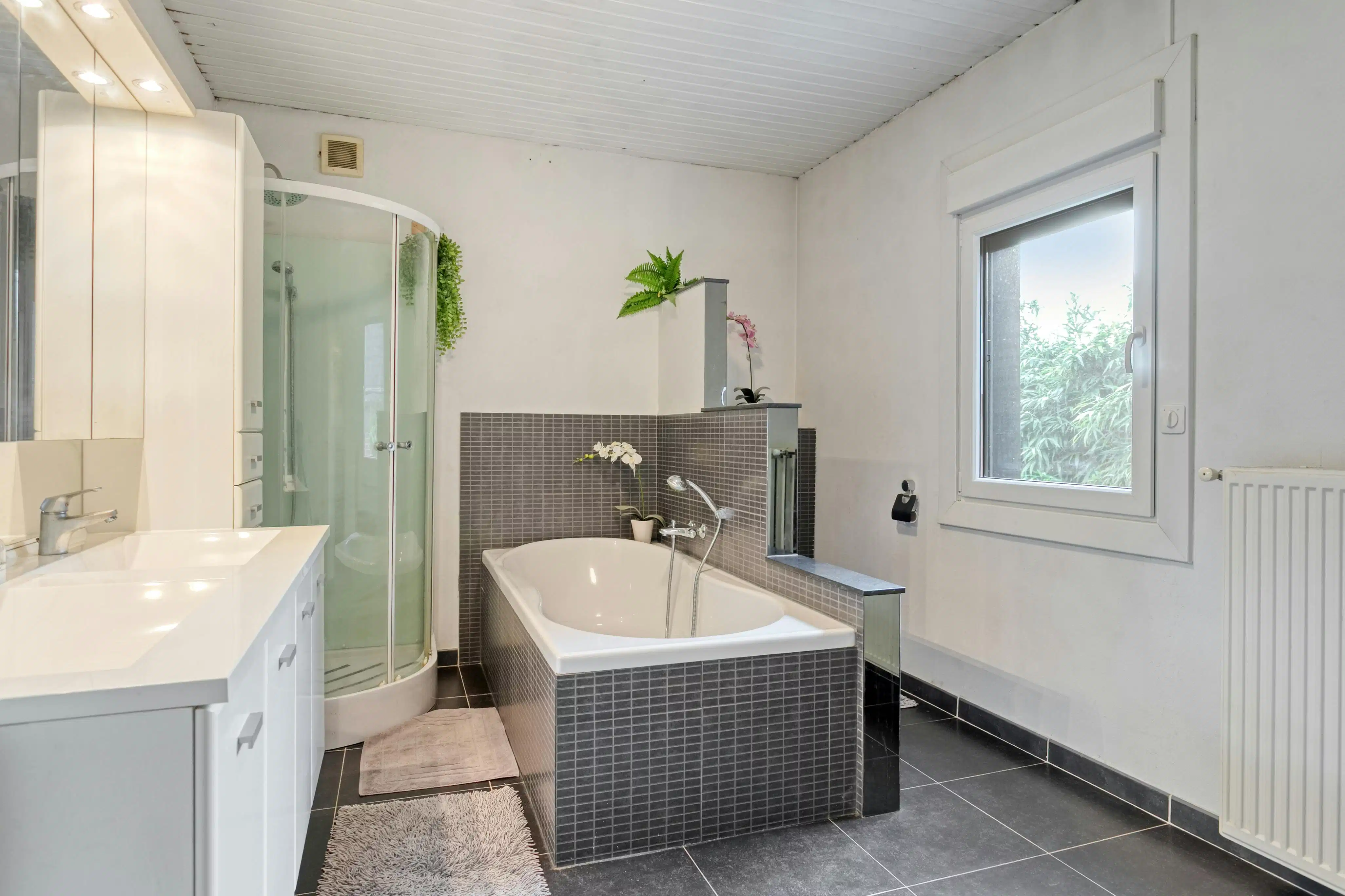 Ruime woning met 5 slaapkamers en leuke tuin in Roeselare! foto 10