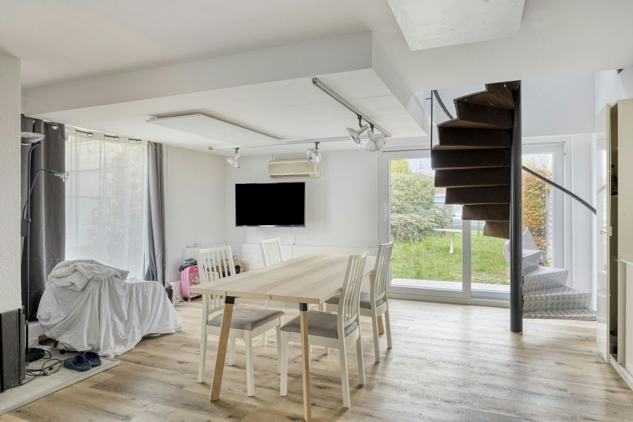 Opbrengsteigendom met 9 studentenkamers en duplex-appartement te Hasselt foto 16