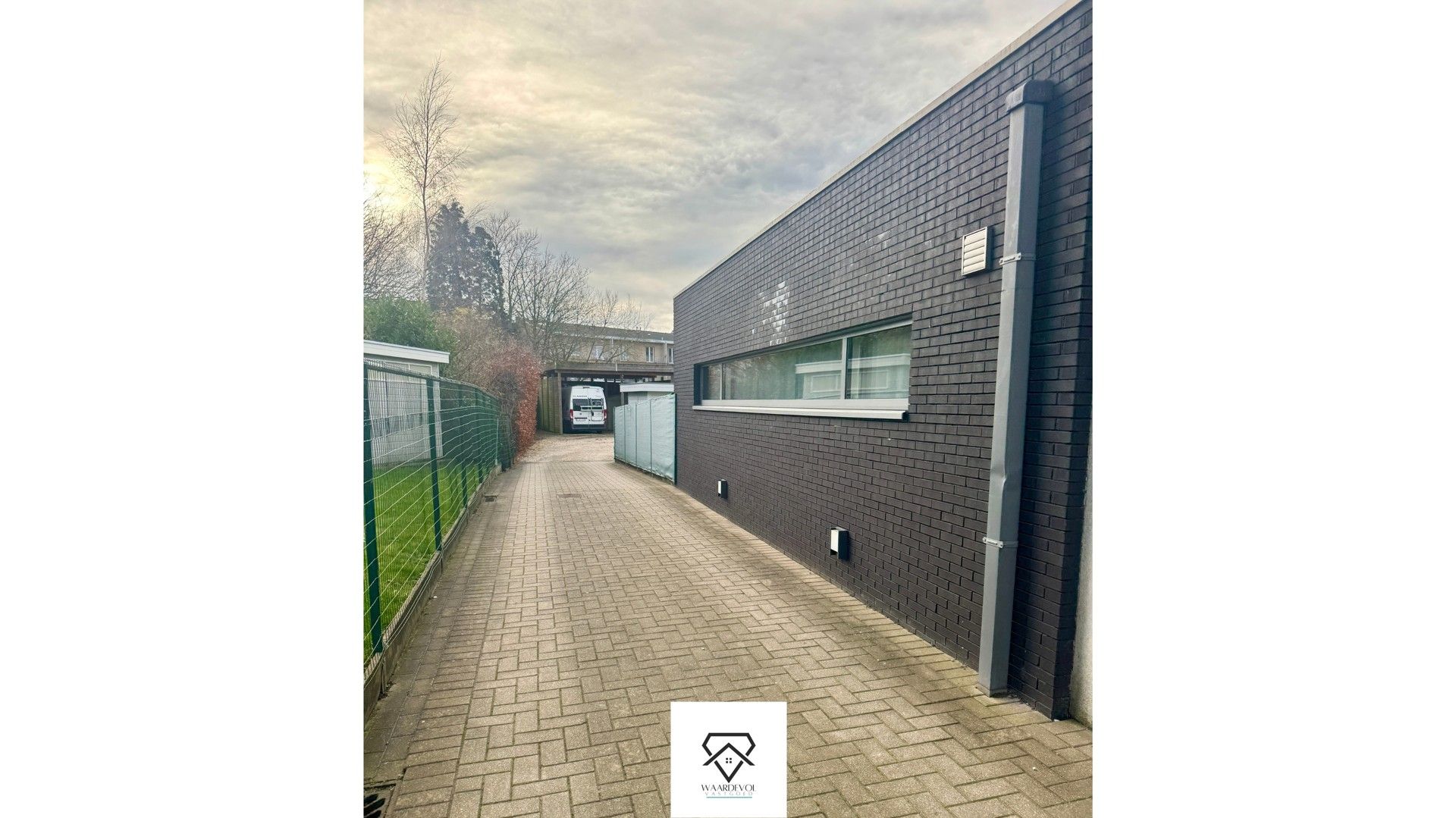 Lichtrijk en rustig appartement te koop met carport foto 24