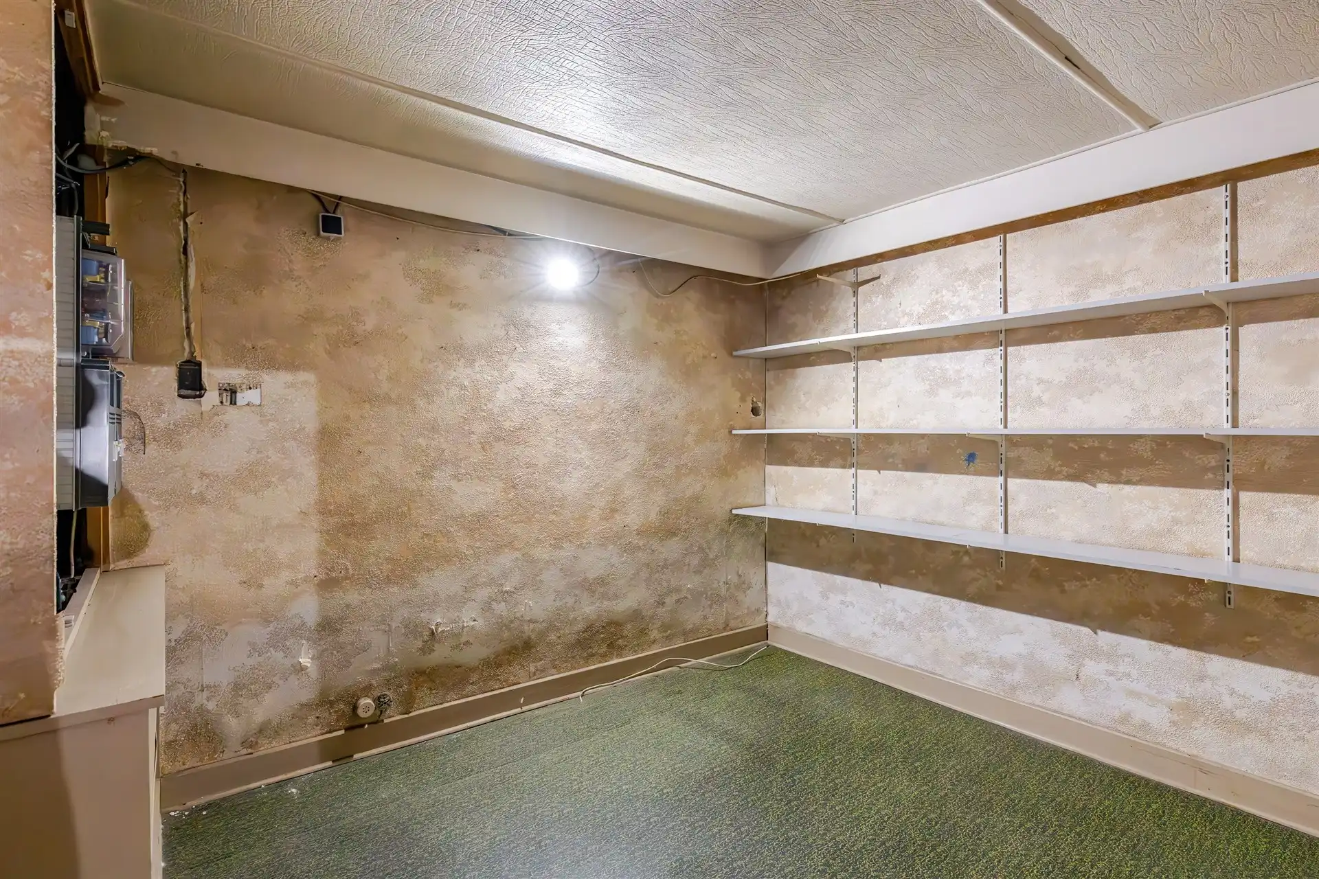 Te renoveren woning met ruimte voor achtertuin foto 15