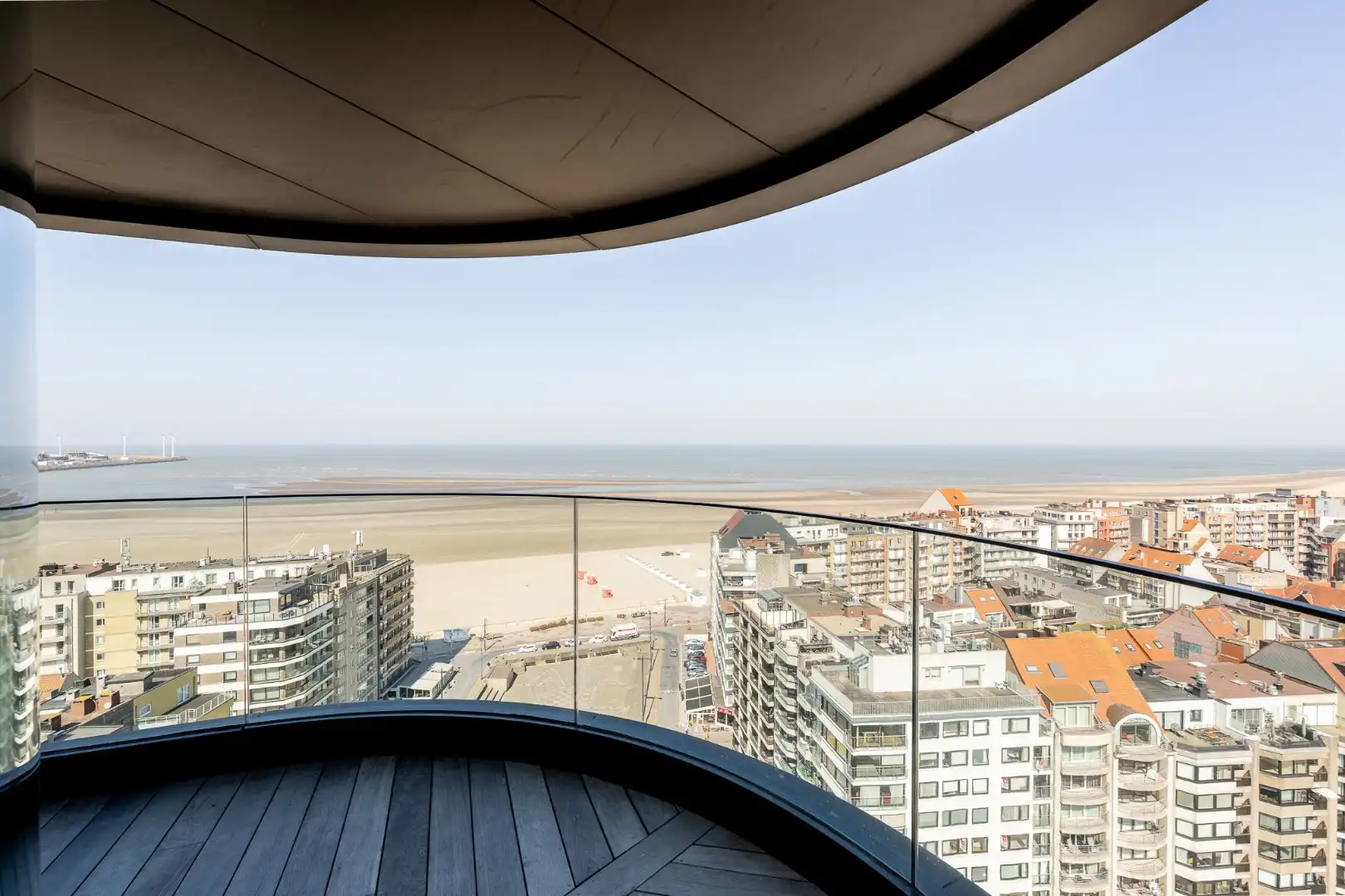 Luxueus nieuwbouwappartement met panoramische verzichten foto 18