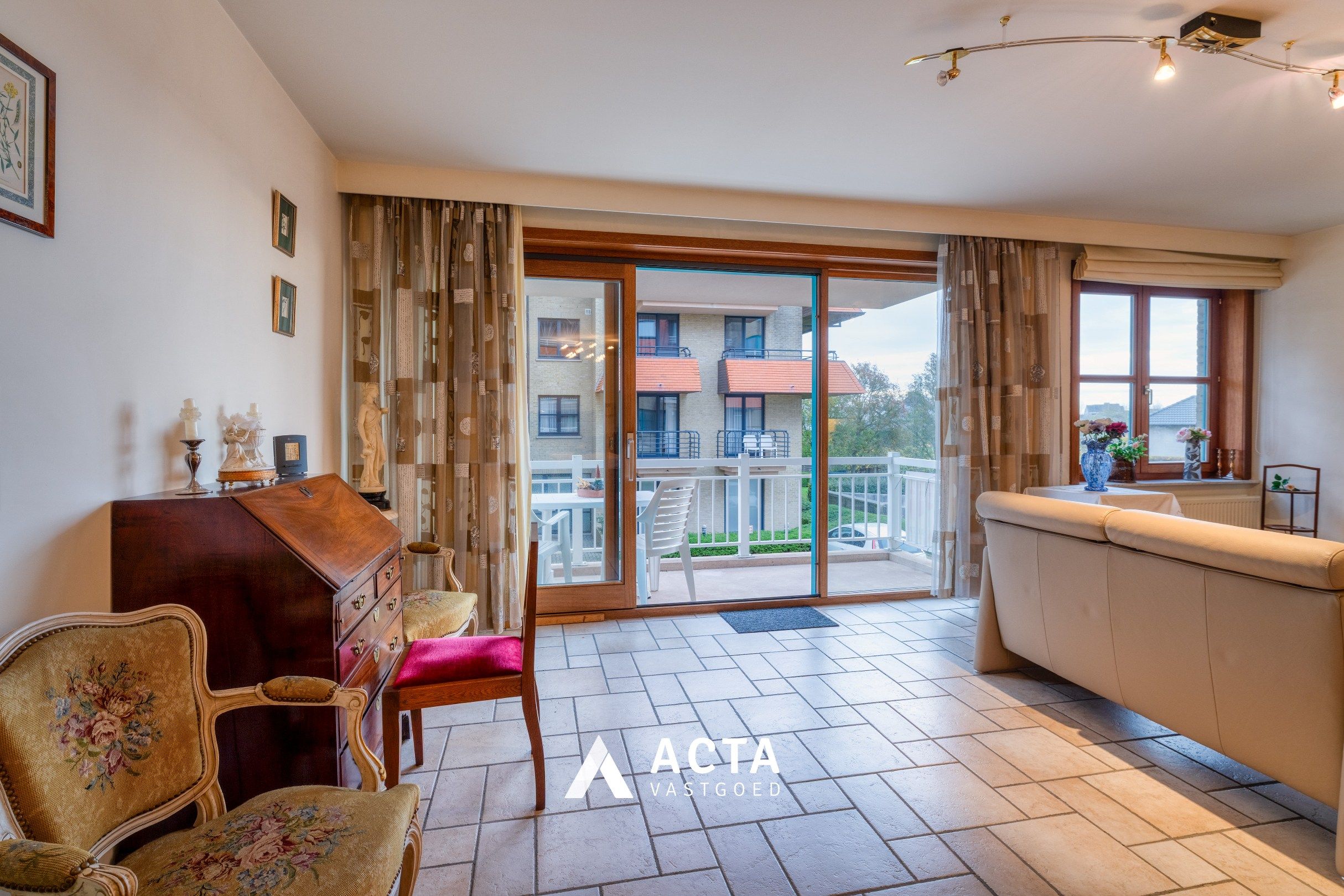 Ruim hoekappartement met twee slaapkamers in Mariakerke foto 11