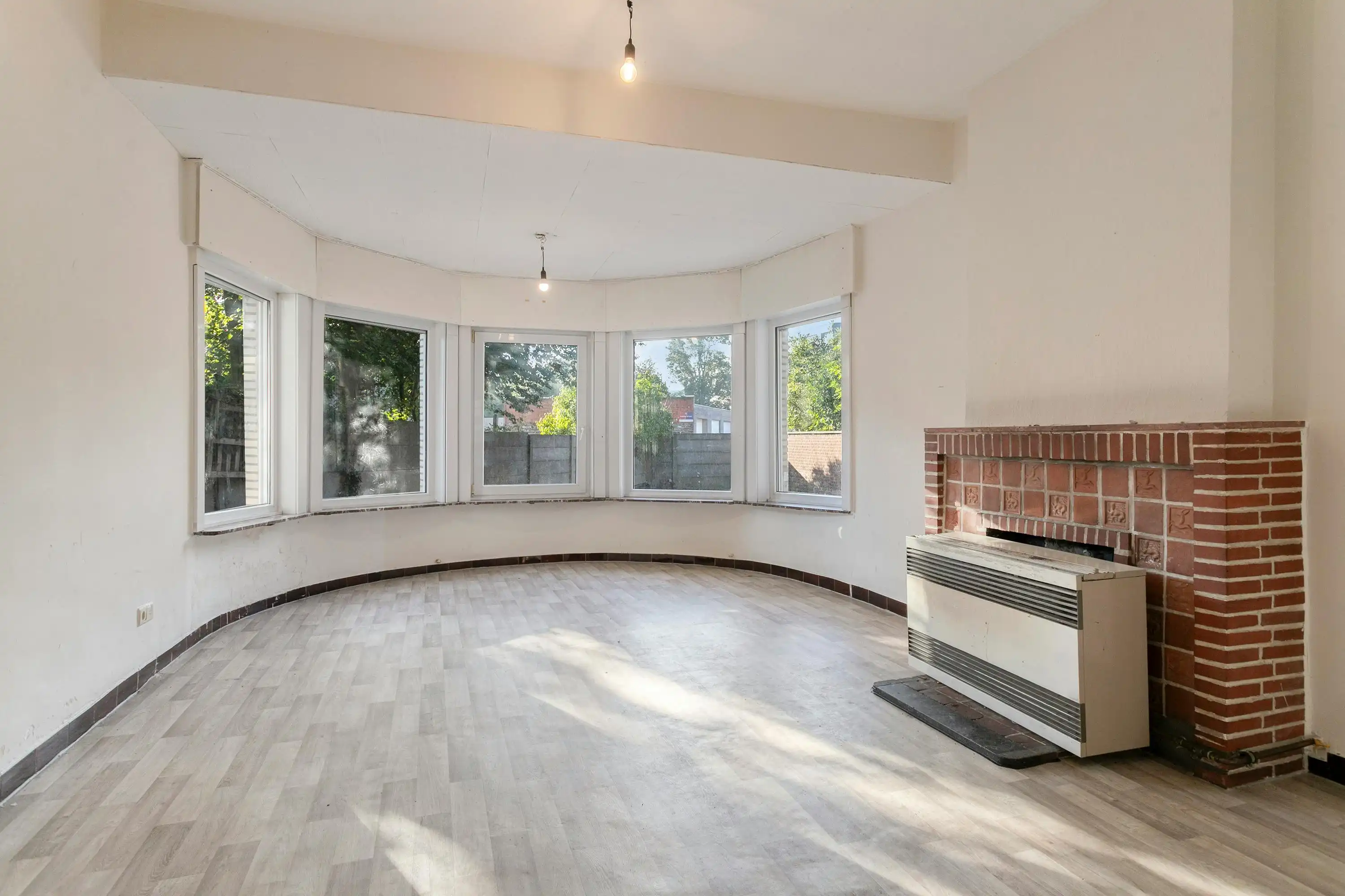 Karaktervolle woning met tuin en garage in centrum Roeselare foto 5