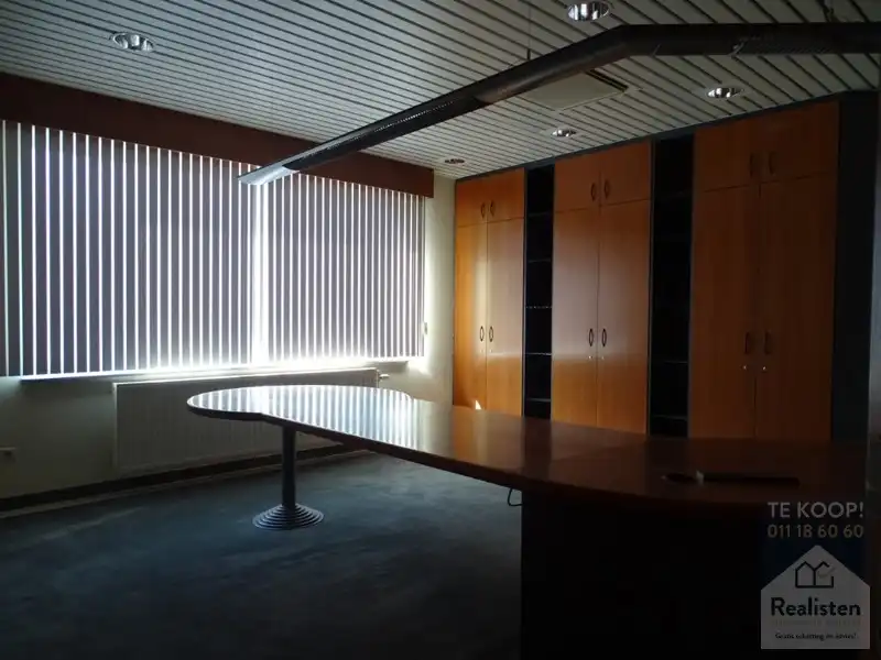 Voormalig bankkantoor foto 15