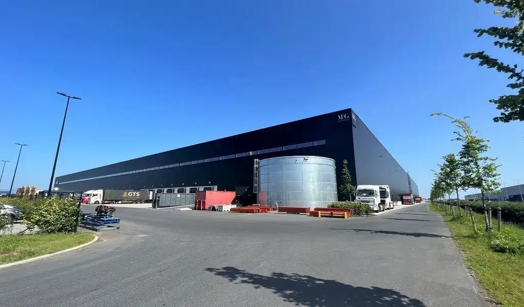 Opslagruimte te huur in industriezone Kluizendok II te Evergem foto {{pictureIndex}}