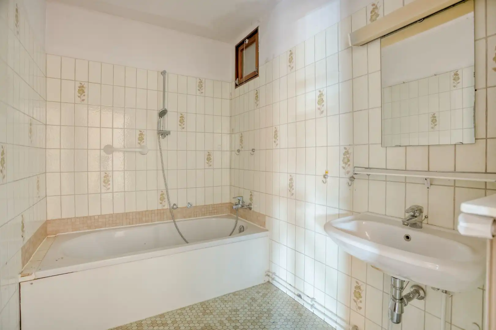 Gebouw met 2 appartementen, grote garage en gezellig terras - centrum Tongeren foto 15