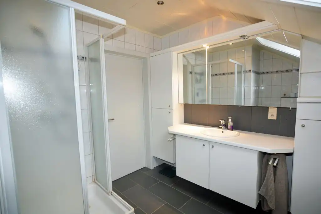 Instapklaar appartement met 2 slpks en tuintje. foto 11