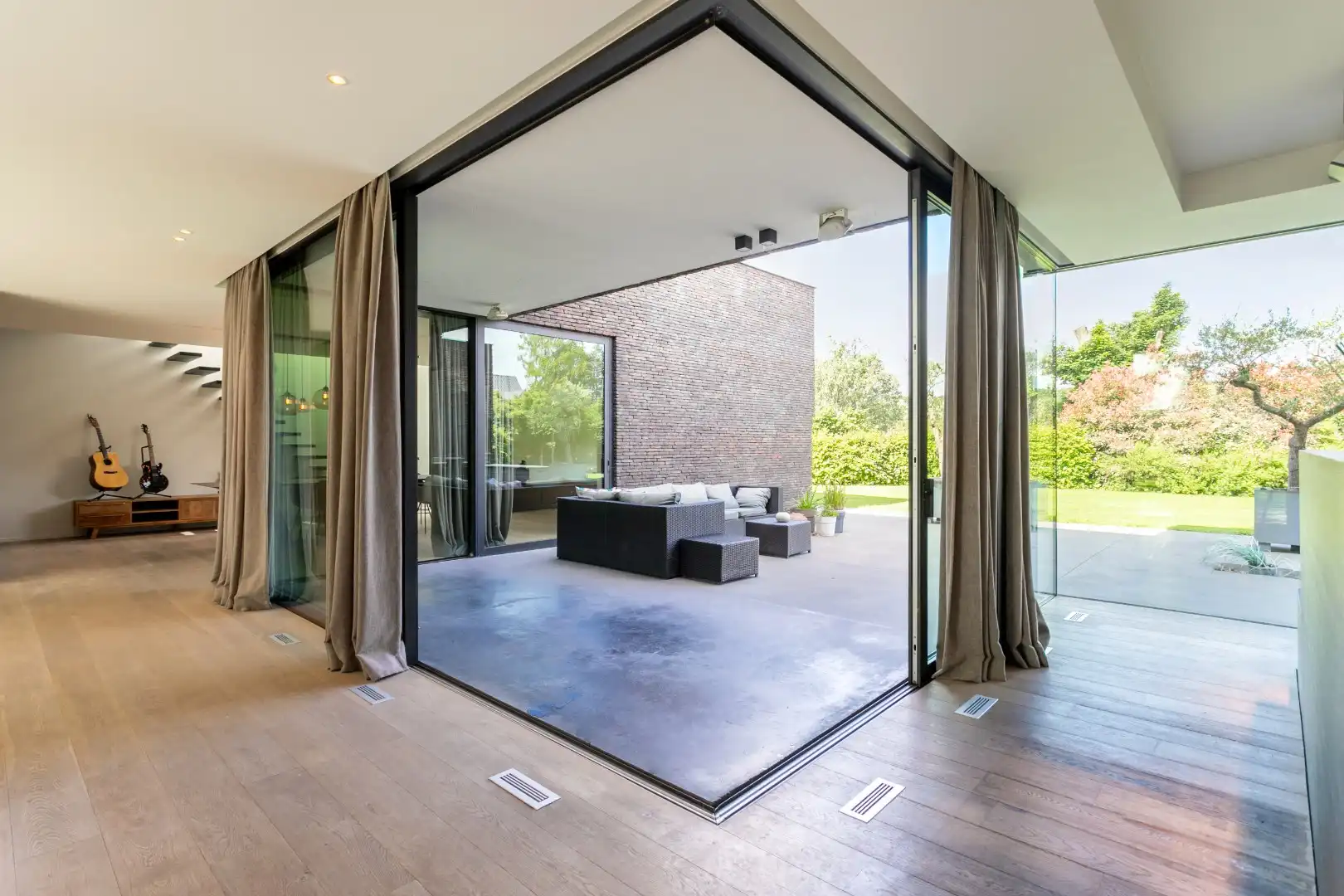 Unieke villa met 5 slpk. in het landelijke Pajottegem foto 12