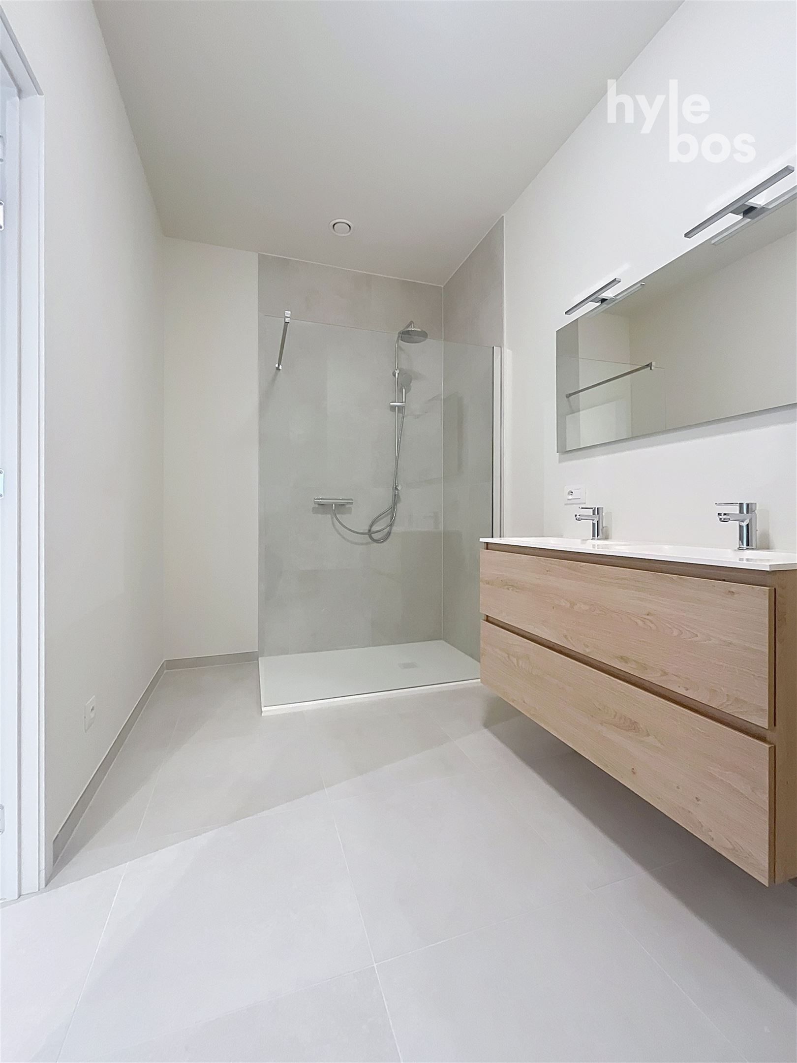 Nieuwbouw appartement met 2 slaapkamers & parking foto 13