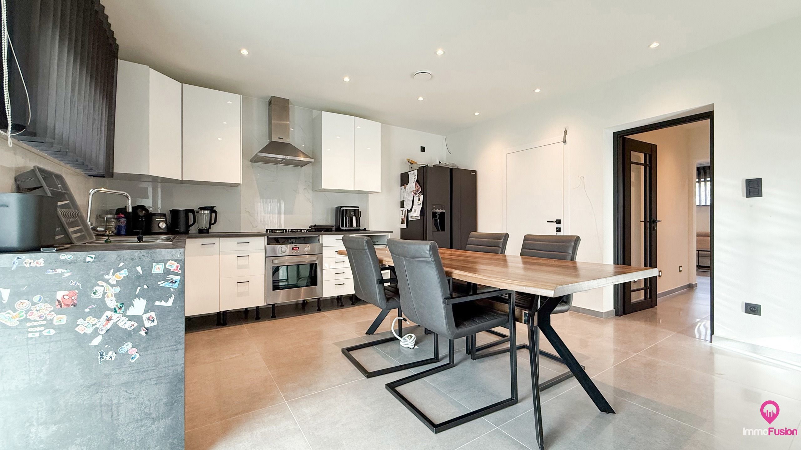 Instapklare, volledig gerenoveerde woning met 4 slaapkamers! foto 9