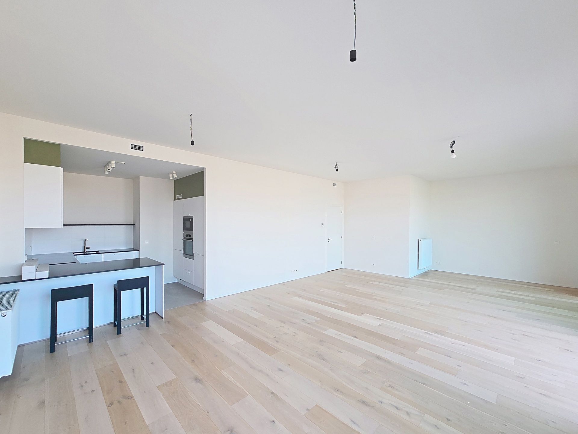 Canal Wharf : Stedelijke elegantie met adembenemend uitzicht foto {{pictureIndex}}