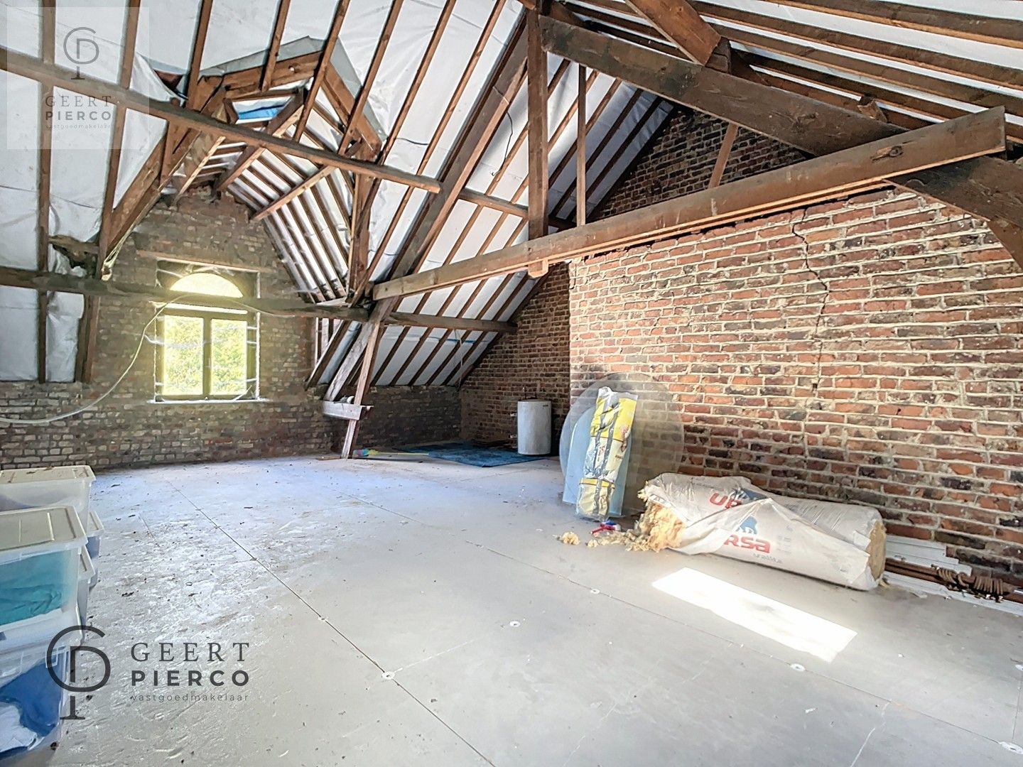 Statige stadswoning halfopen bebouwing centrum Landen foto 28
