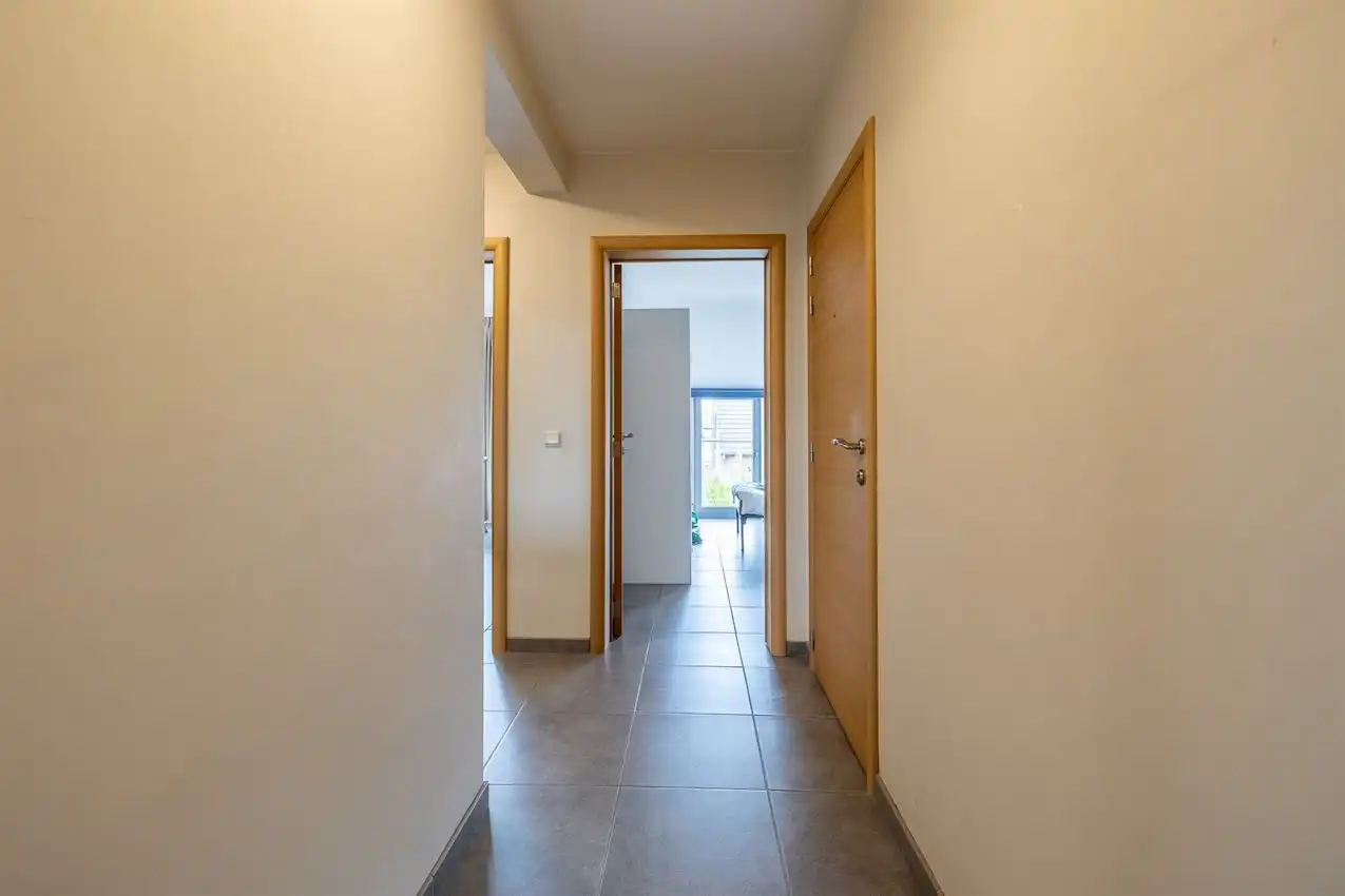 Appartement met 2 slpk., terras en ondergrondse autostaanplaats foto 9