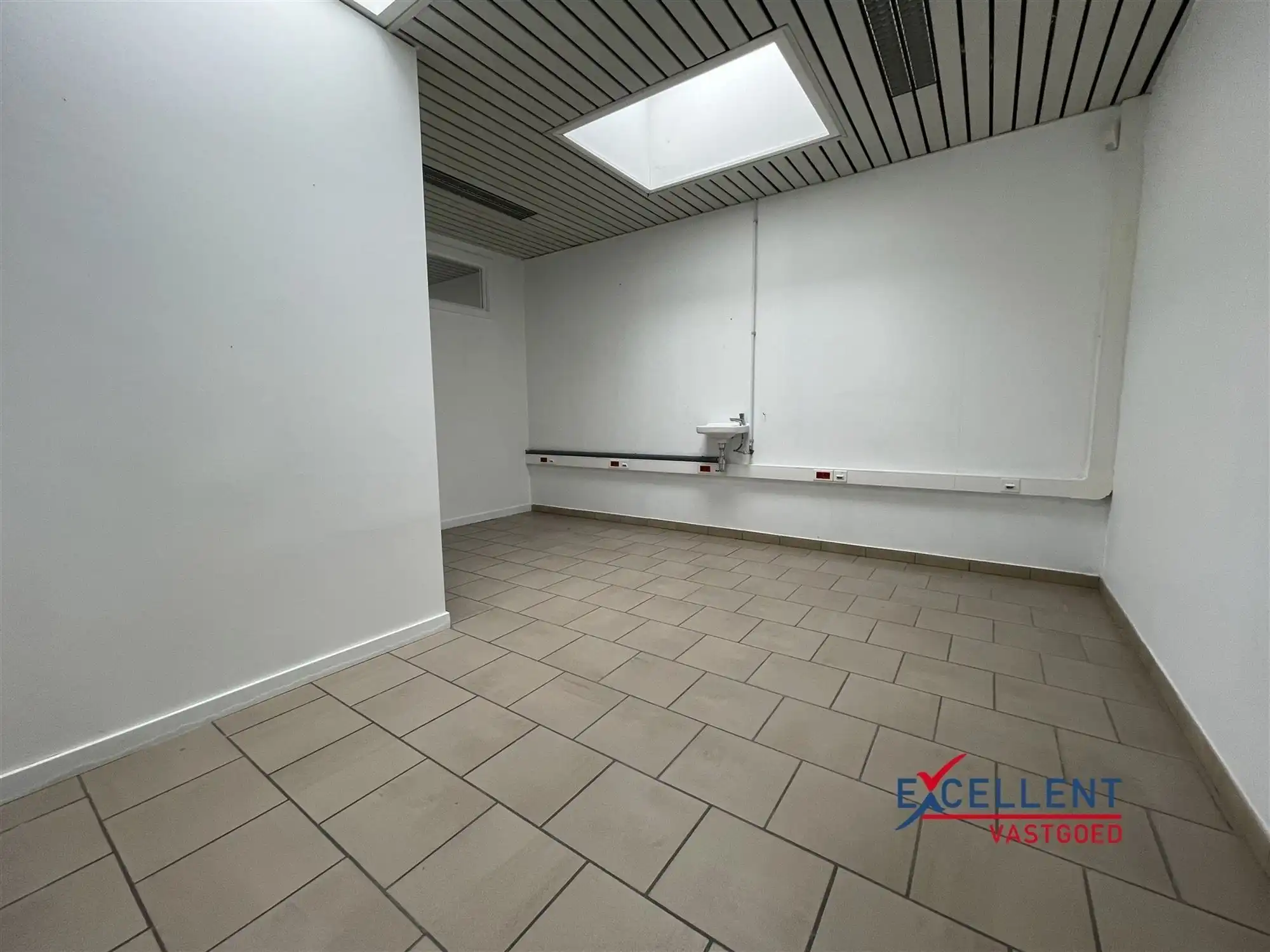 Zeer ruime handelsruimte te huur op de Markt van Deinze foto 11