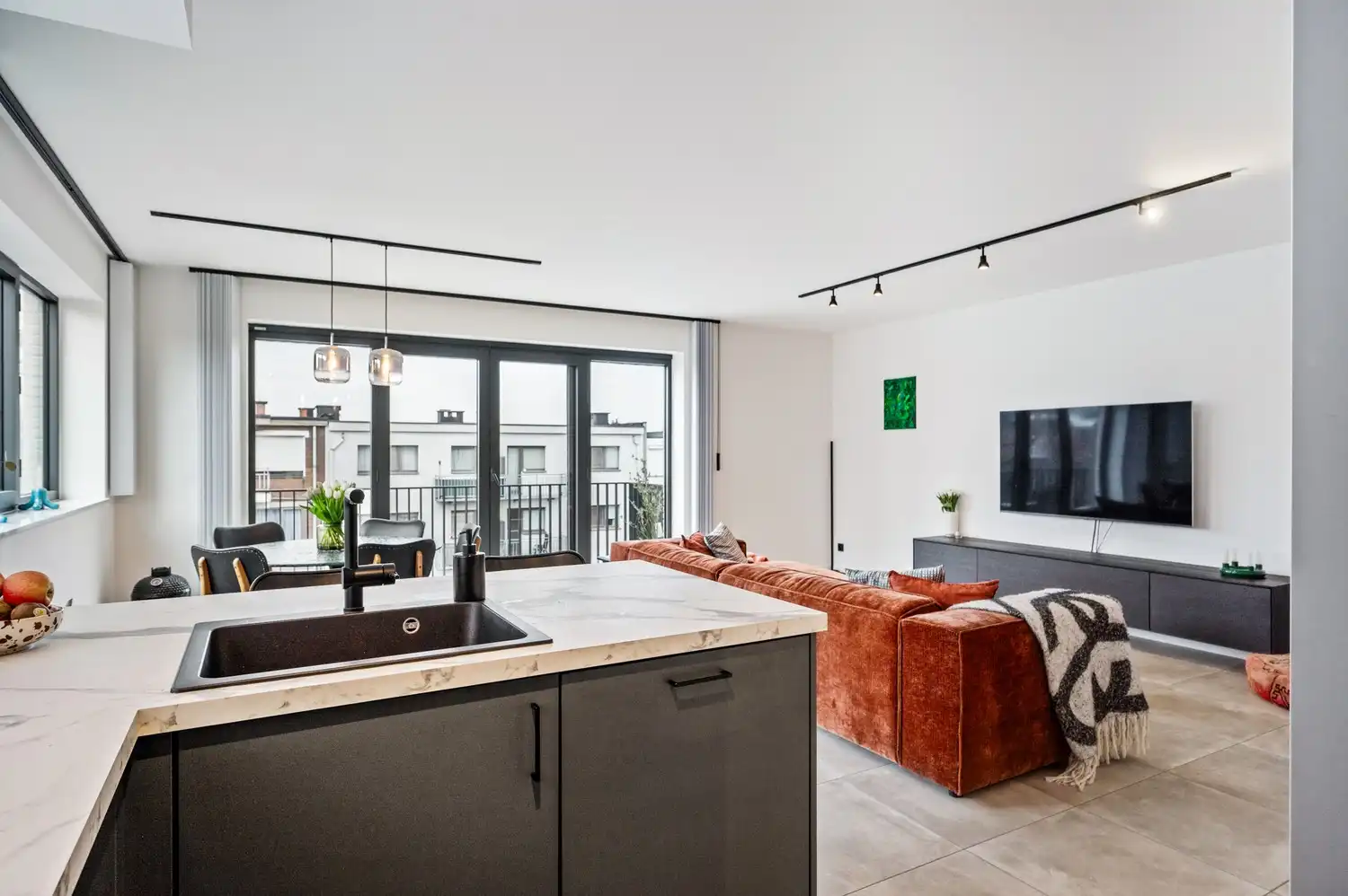 Recent 2-slaapkamerappartement met terras op rustige ligging in Borsbeek. foto 5