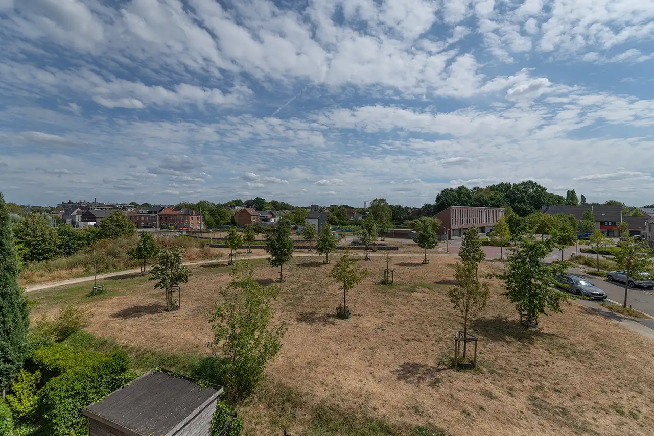 Dakappartement met uitzicht op veel groen foto 17
