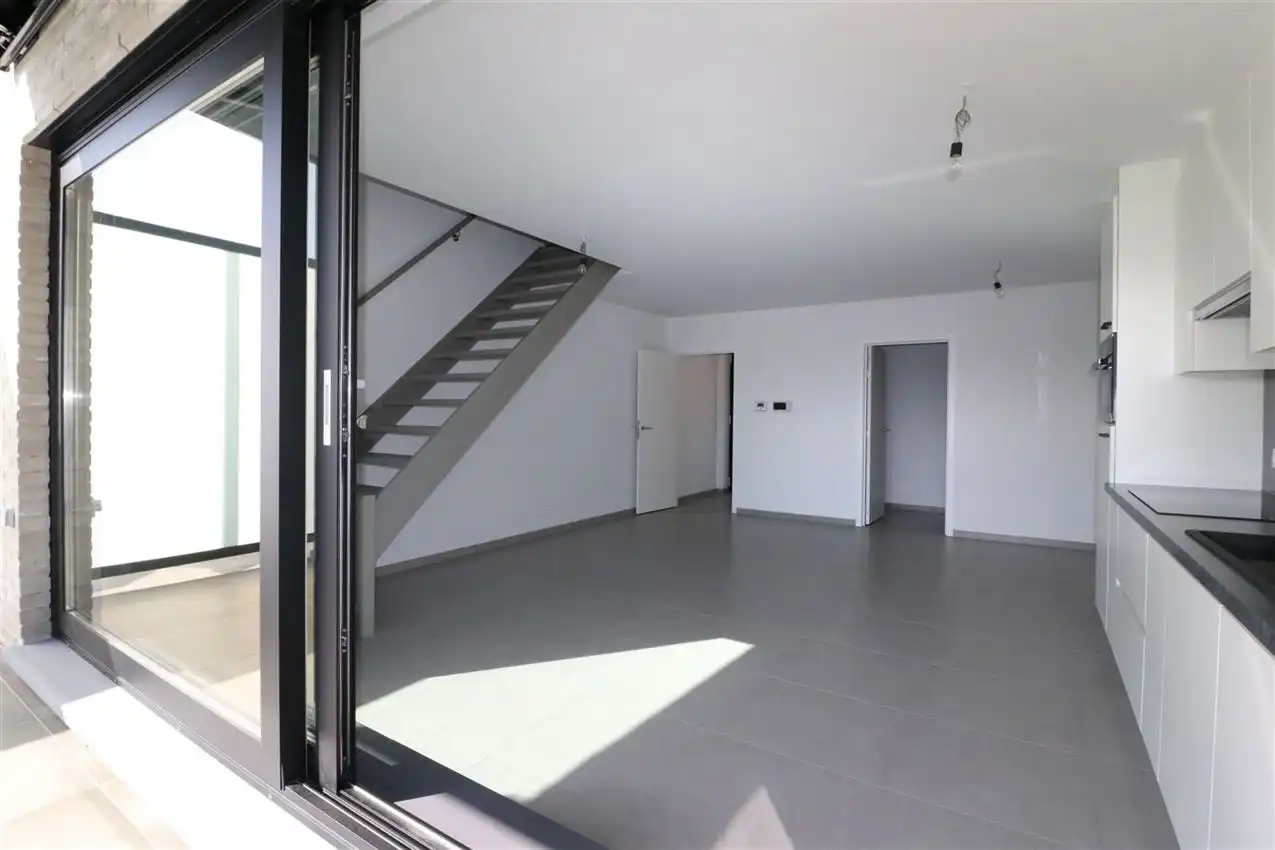 Nieuwbouwappartement met groot zuidgericht terras, 2 slpk. en autostaanplaats binnen foto 8
