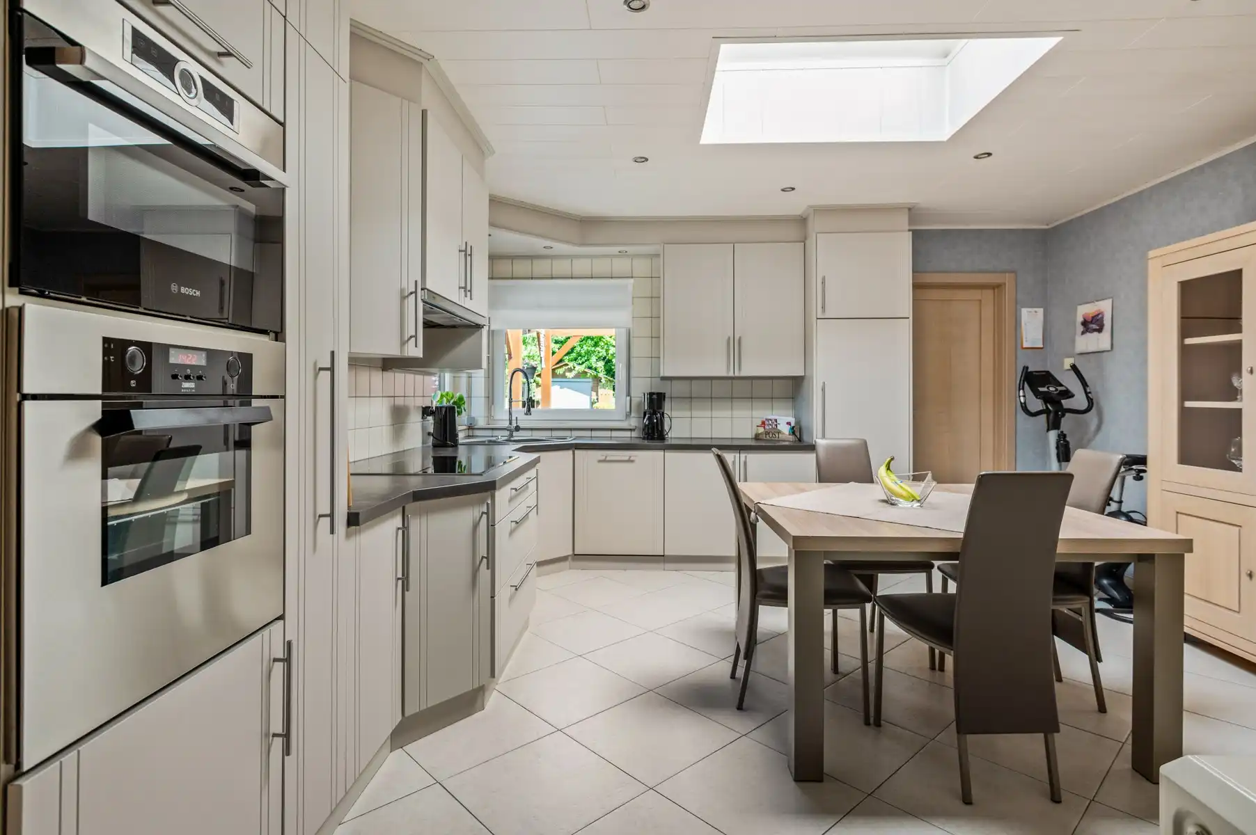Centraal en strategisch gelegen halfopen woning foto 8