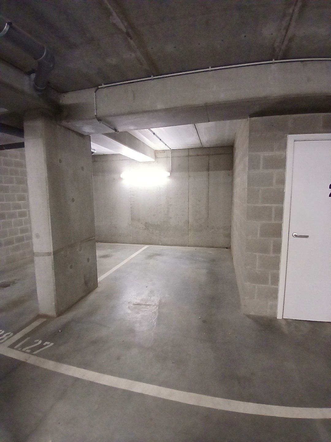 Lichtrijk 2-slpk app met ondergrondse staanplaats foto 12