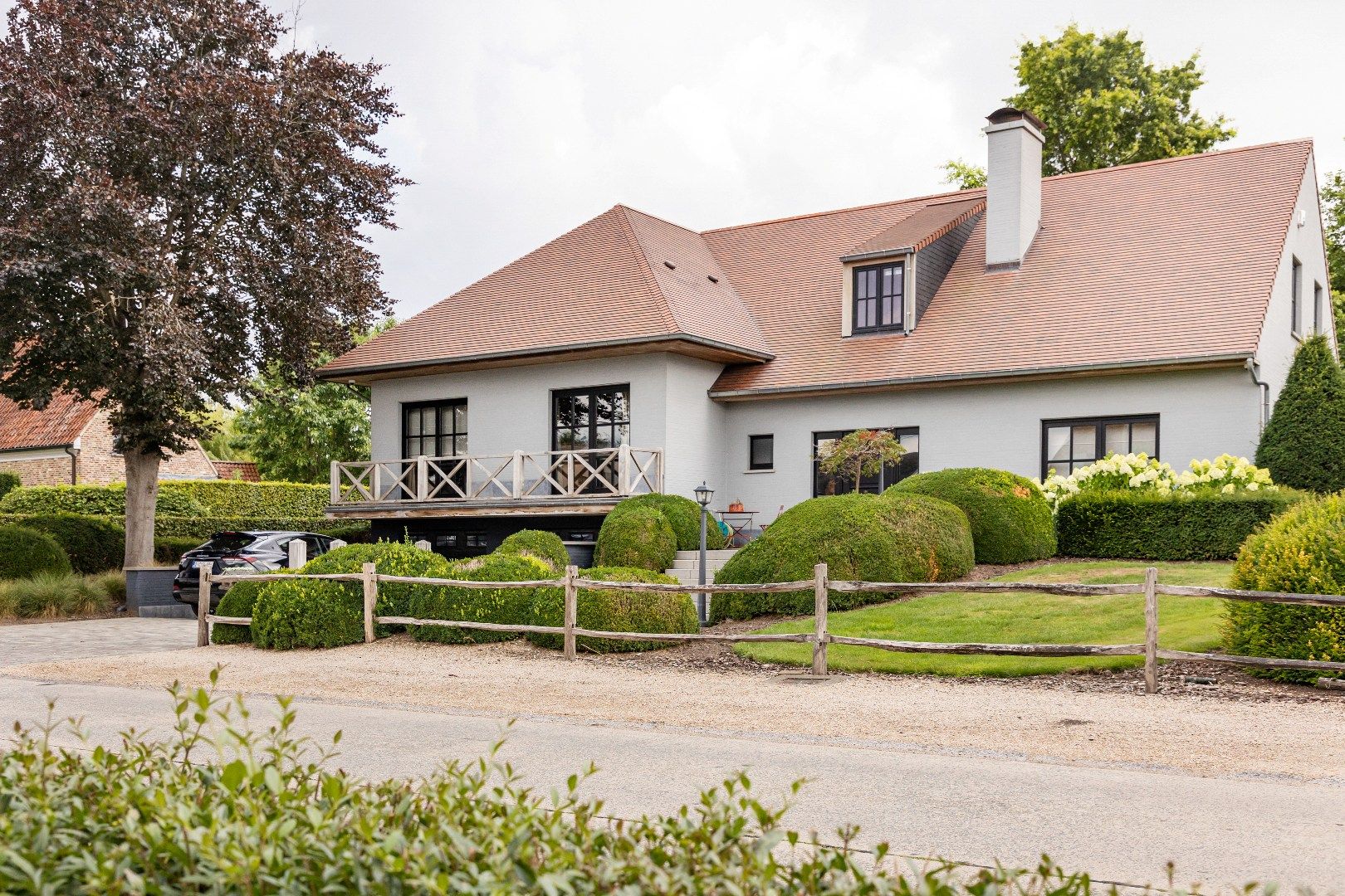 Prachtige landelijke villa met gezinstuin en graslanden op 32.558m² foto {{pictureIndex}}
