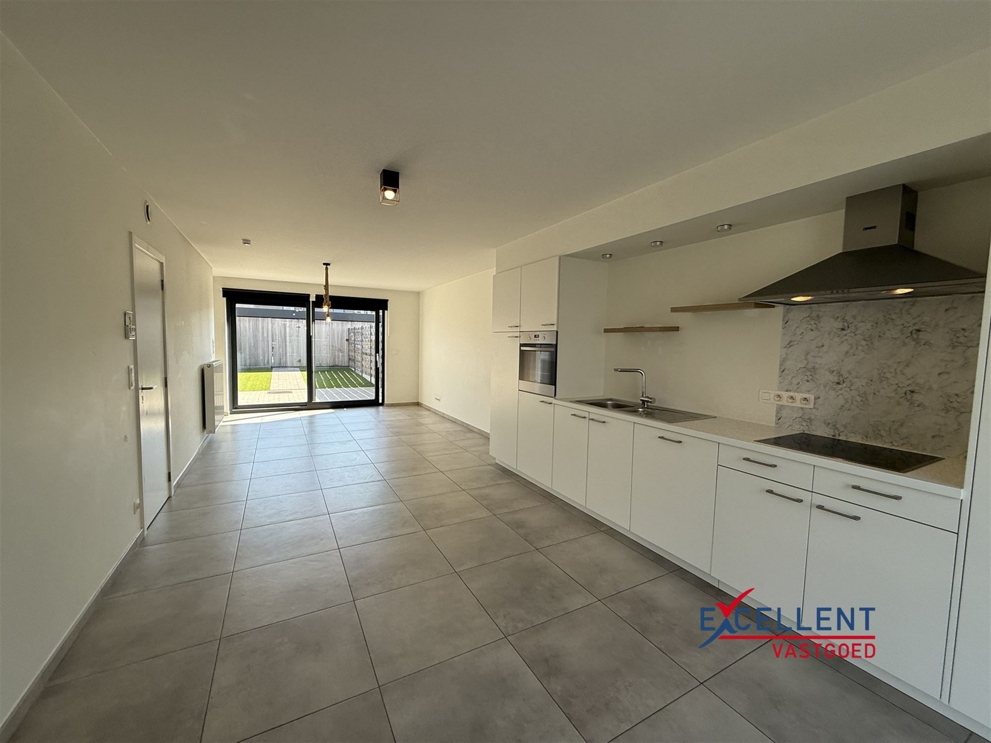 Recente nieuwbouwwoning met tuin te huur in Heule foto 2