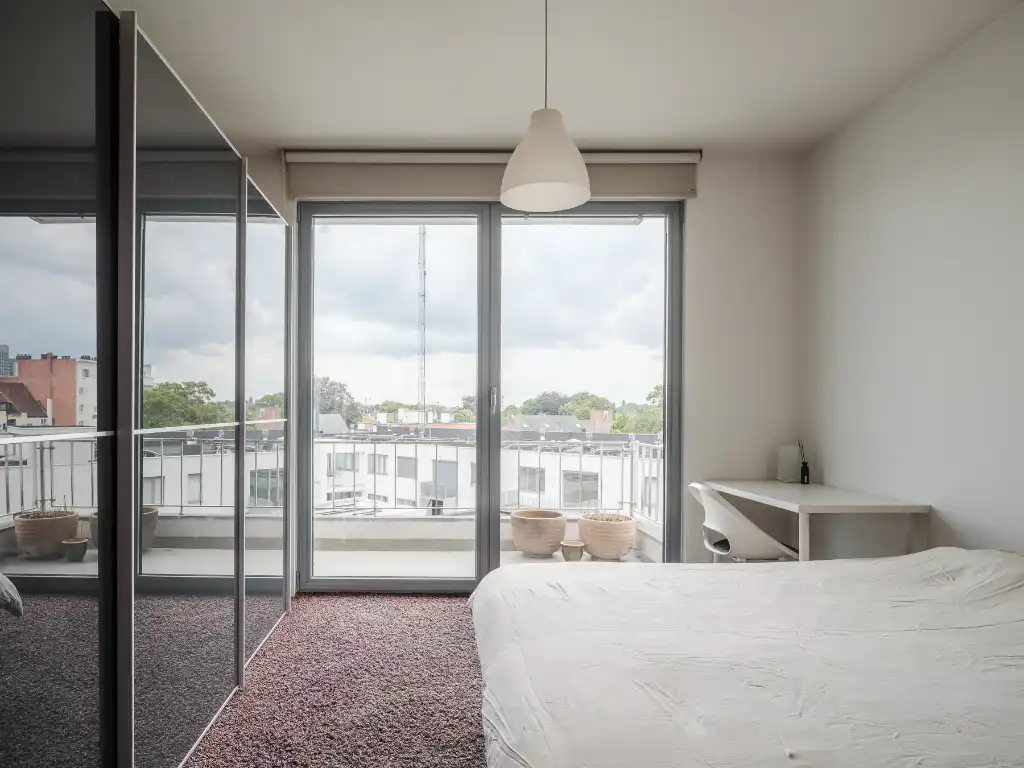 Ruim tweeslaapkamerappartement met verzicht nabij het Citadelpark en stadscentrum. foto 9