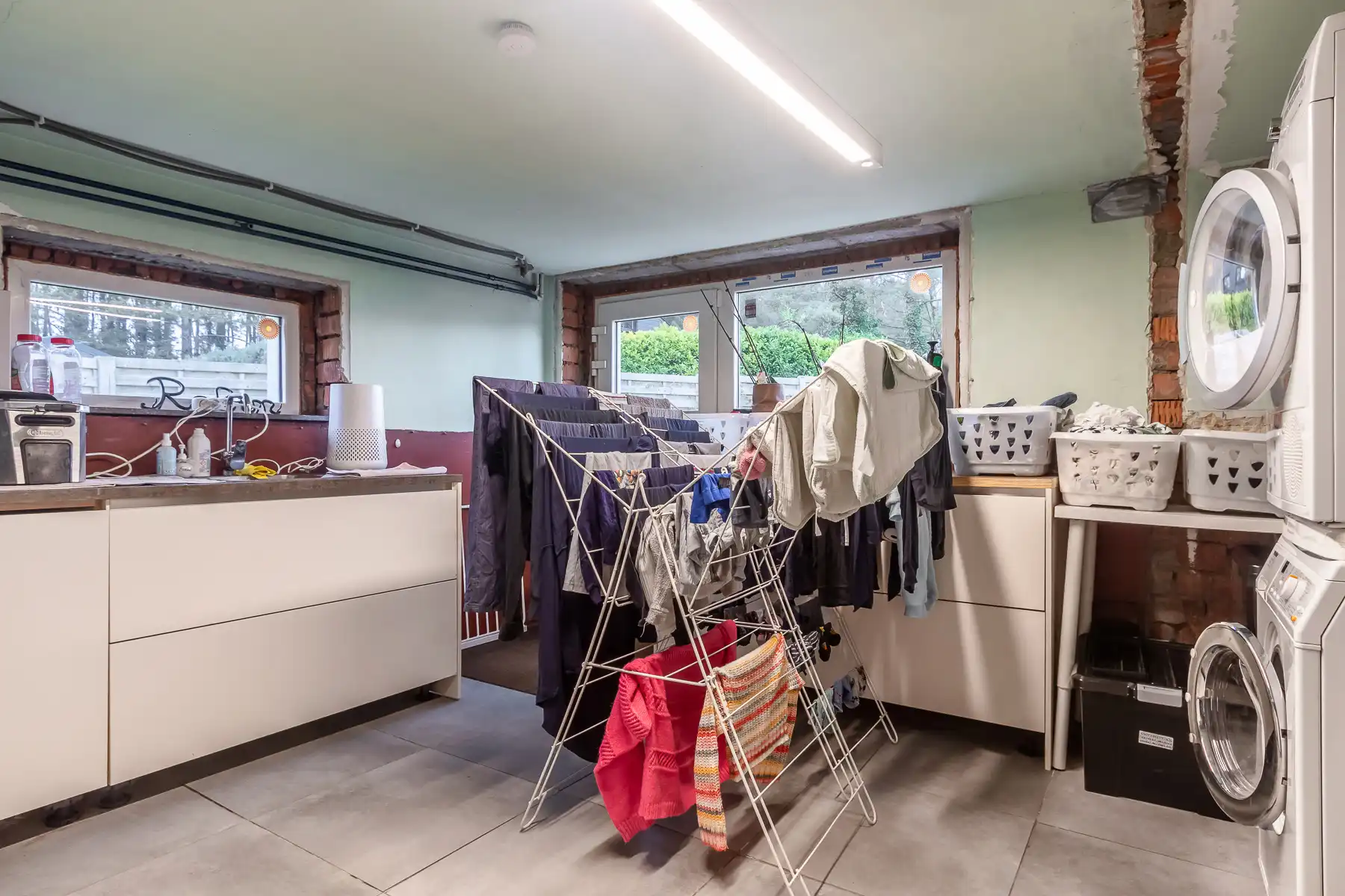 Ruime, gerenoveerde gezinswoning met 3 slaap- en 2 badkamers foto 27