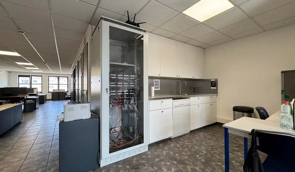 Instapklaar kantoor te huur aan N120 te Deurne foto 4