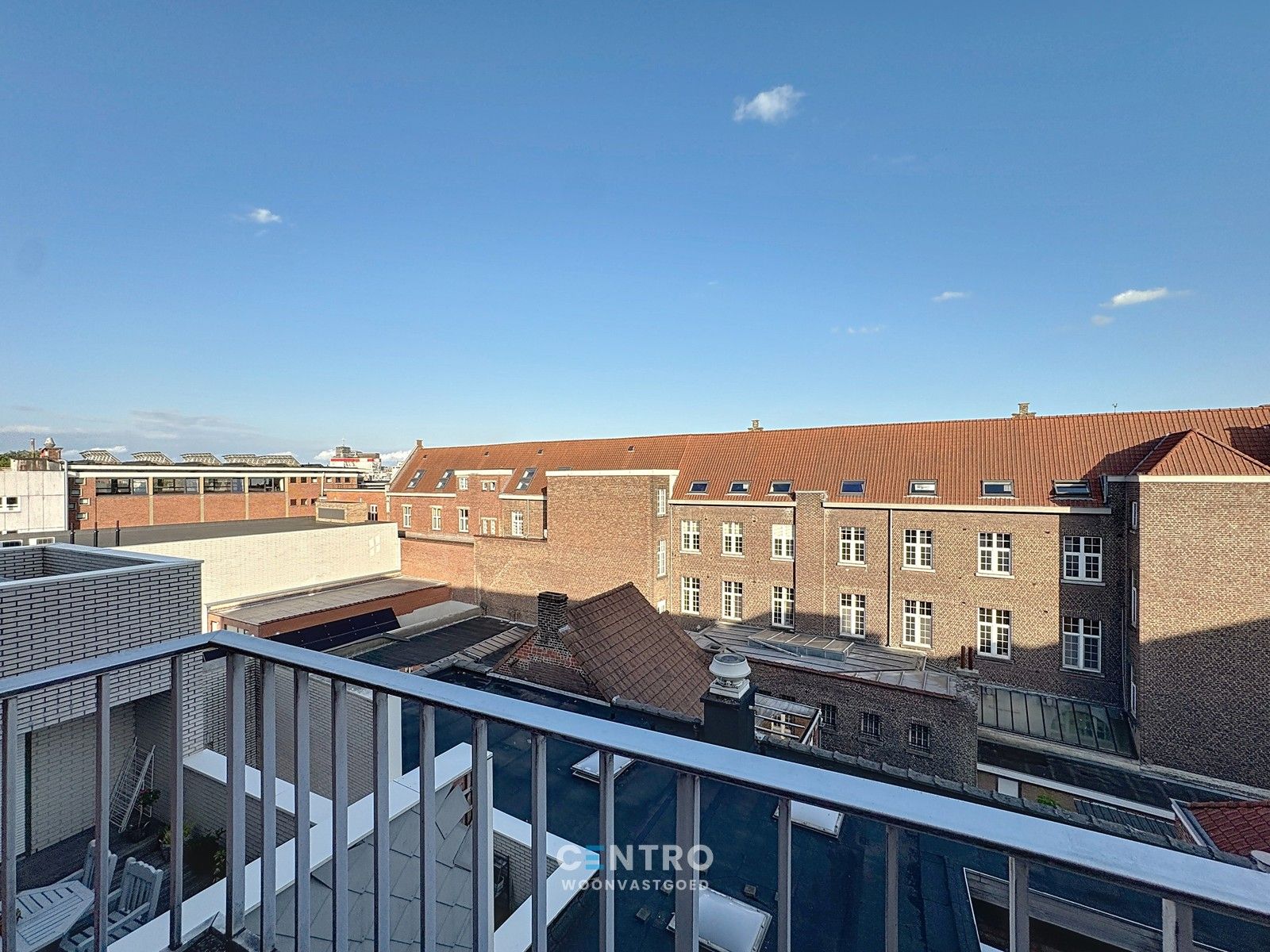 Centraal gelegen instapklaar appartement met 2 slpks en 2 terrassen! foto 12