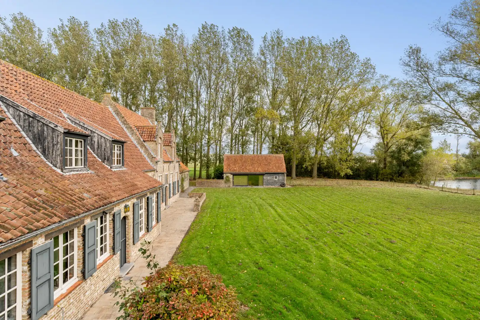 Exclusief landhuis “Reigershof” met bijgebouw en uniek domein te Damme foto 14