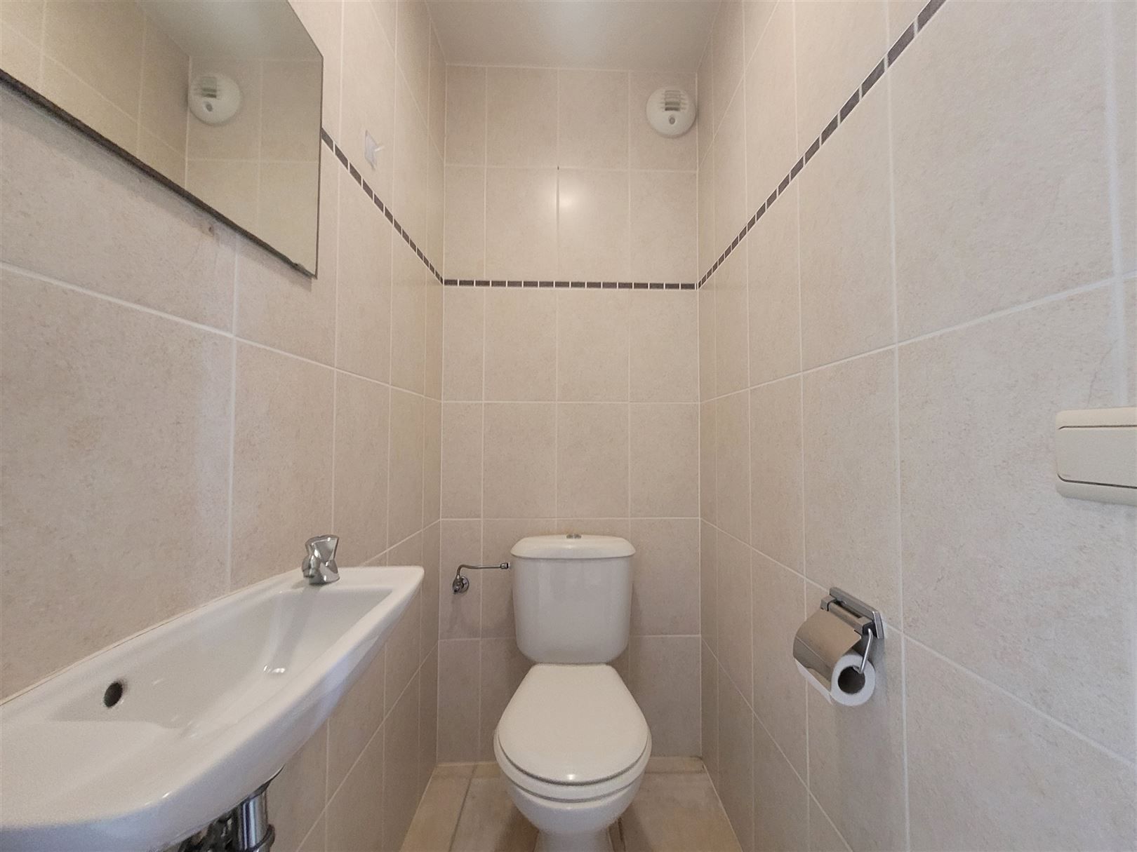 Ongemeubeld 2-slaapkamerappartement met garage foto 13