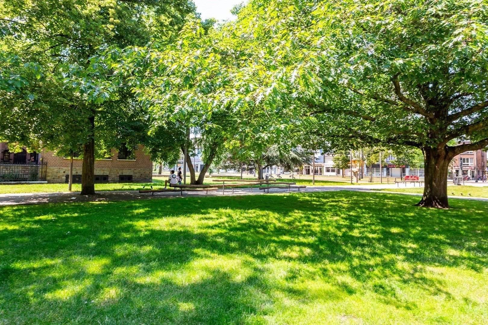 Instapklaar tweeslaapkamerappartement met terras foto 18