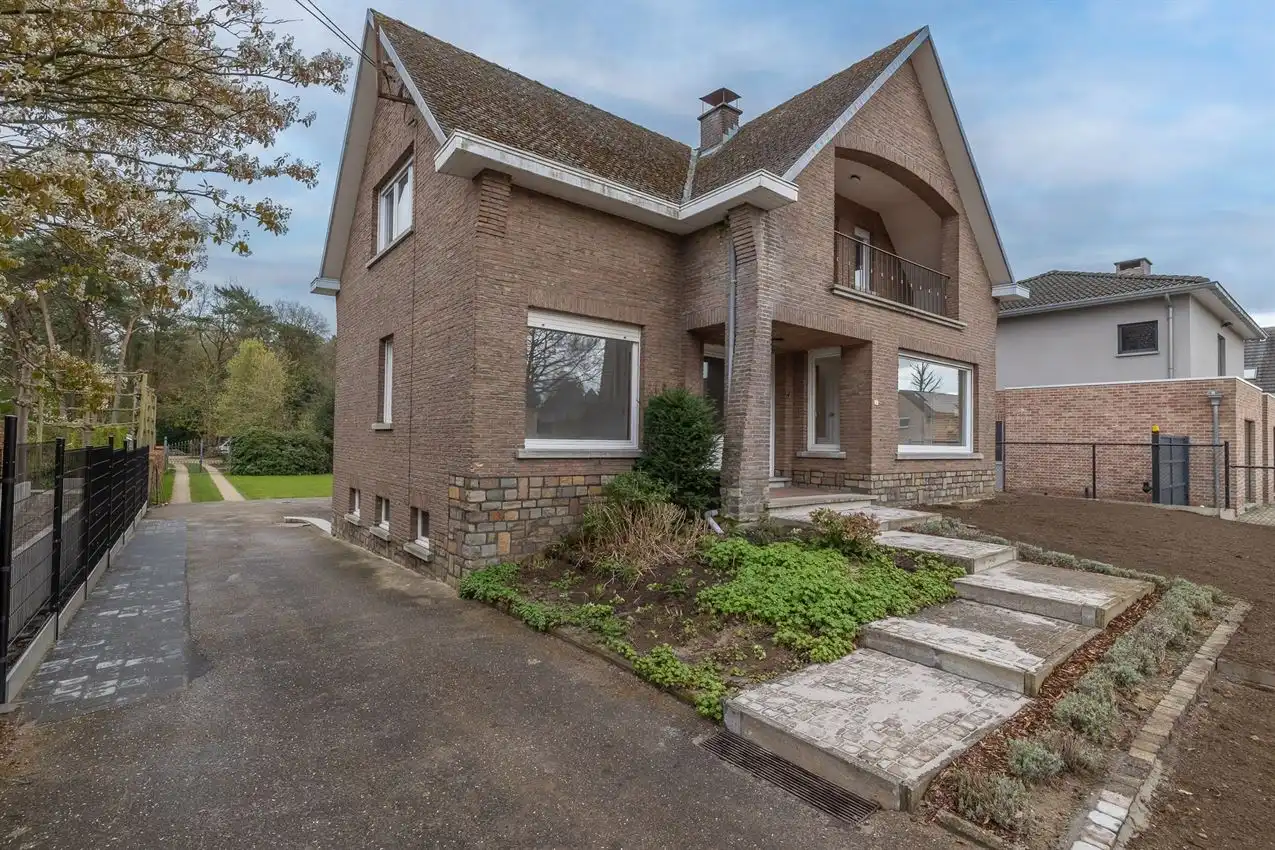 Gusting gelegen woning met 3 slpk, garage en tuin foto 39