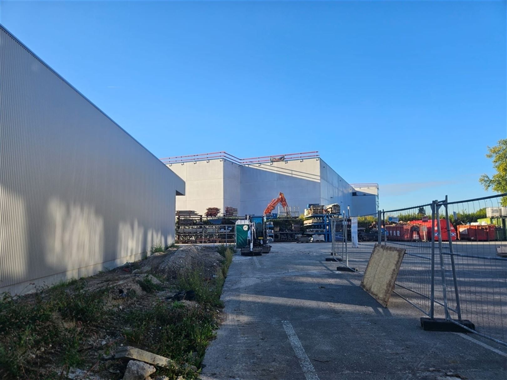 Nieuwbouw magazijnruimtes langs de E40 in Drongen  foto 4