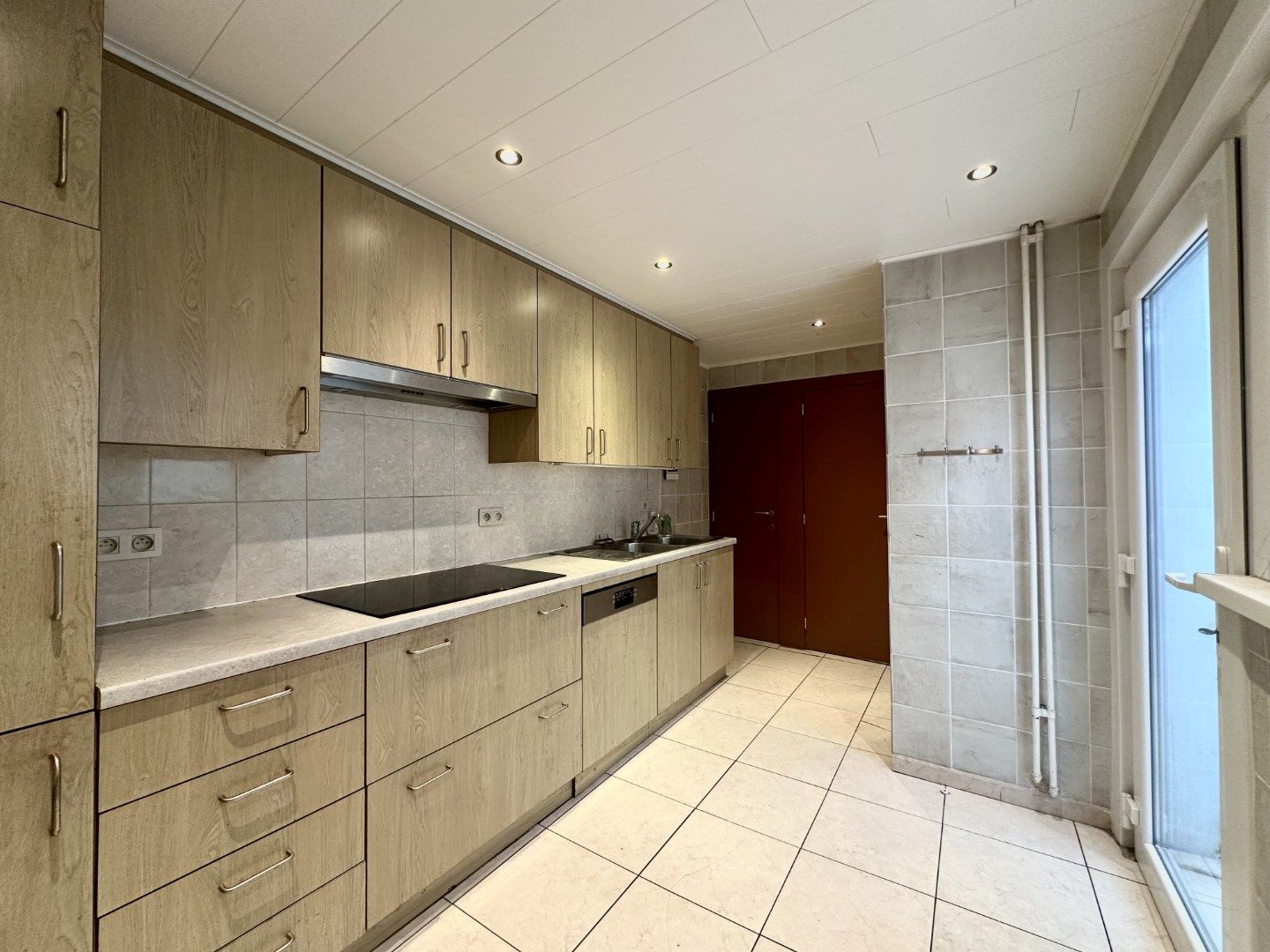 Ruime woning met 3 slaapkamers in Sint-Jozef, Brugge foto 4