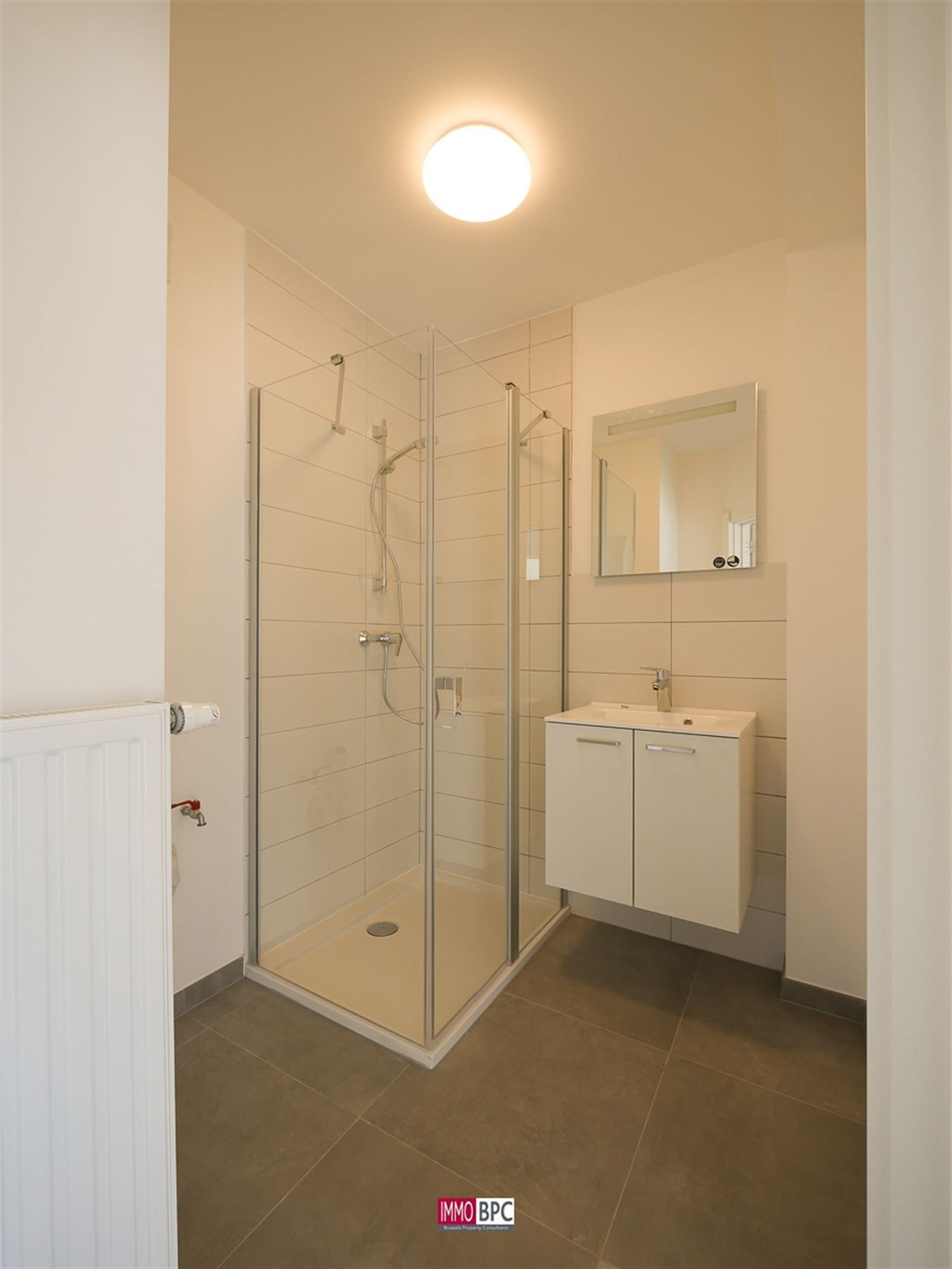 Gerenoveerd appartement met 2 slaapkamers foto 11
