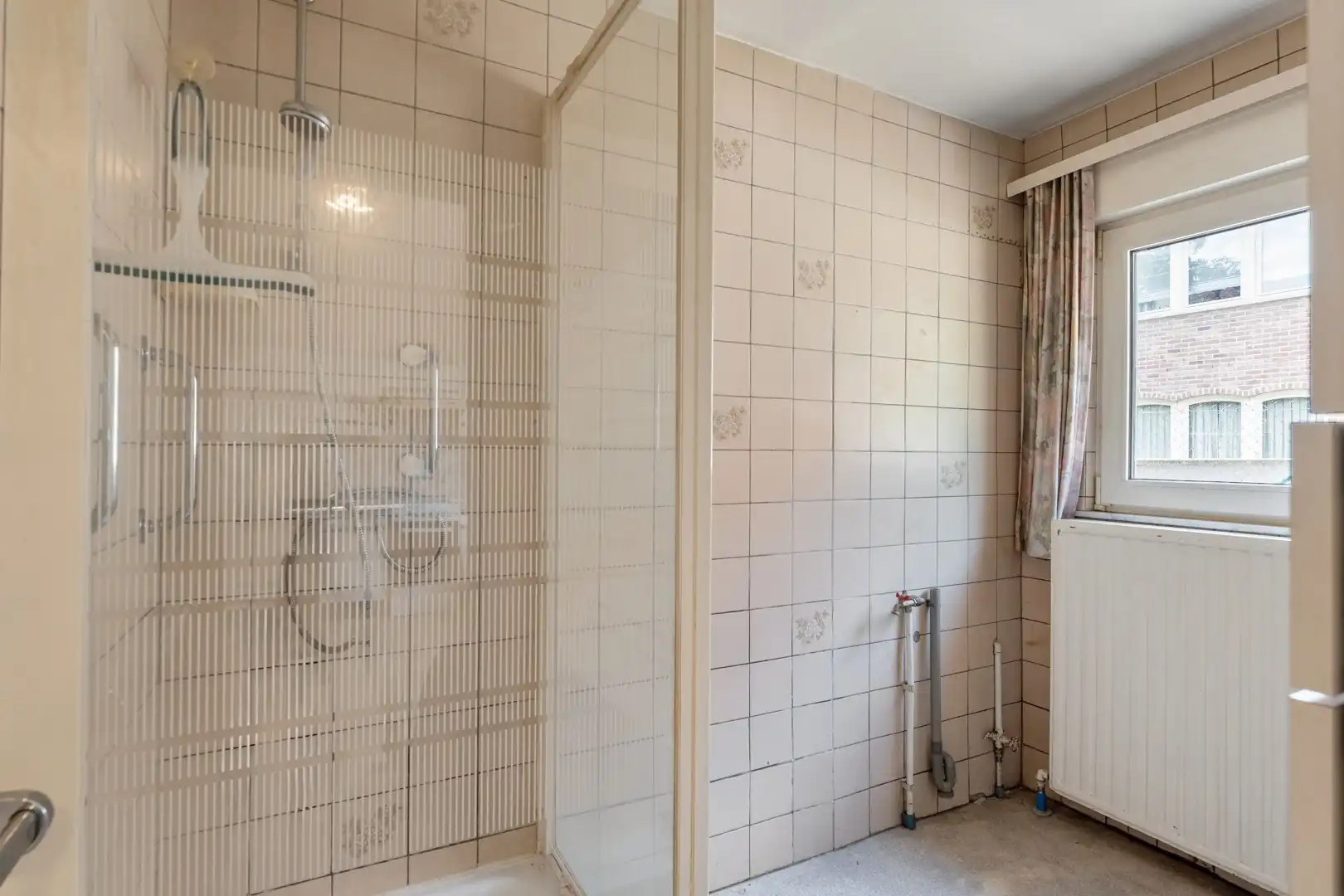 Op te frissen woning met 4 slaapkamers in Genk (Bret) foto 11