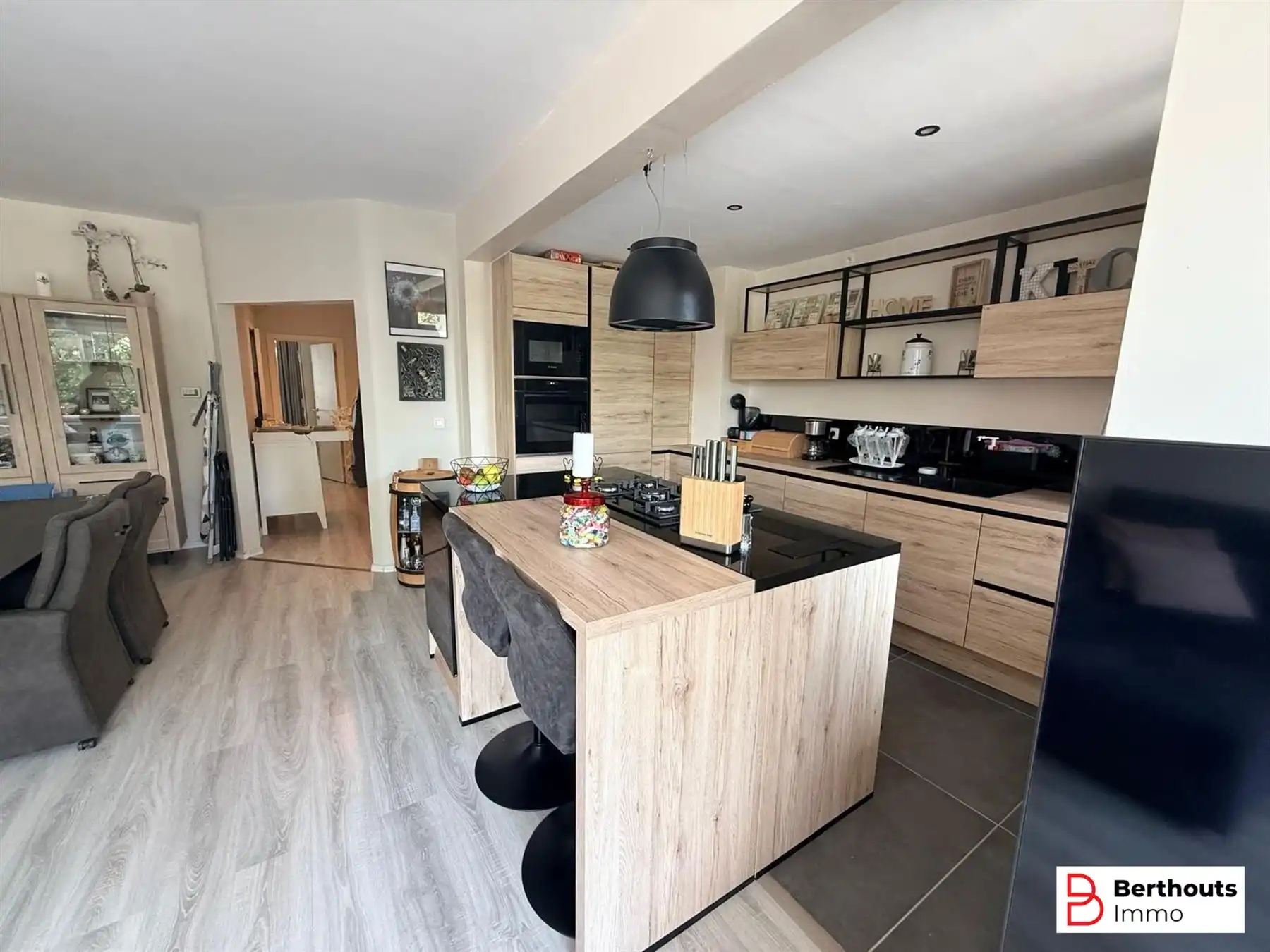 ENERGIEZUINIG APPARTEMENT MET TERRAS  foto {{pictureIndex}}