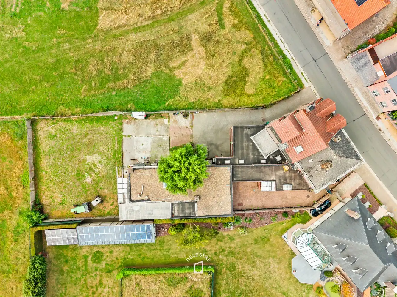 Uitzonderlijk ruime (handels) woning (300 m²) met atelier, dubbele garage en diepe tuin in Denderleeuw foto 4