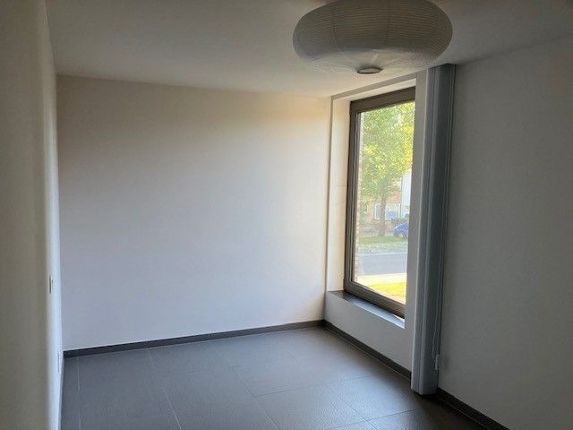 Ongemeubeld, ruim en modern ingericht woon appartement met 2 slaapkamers in kleinschalige residentie. foto 27